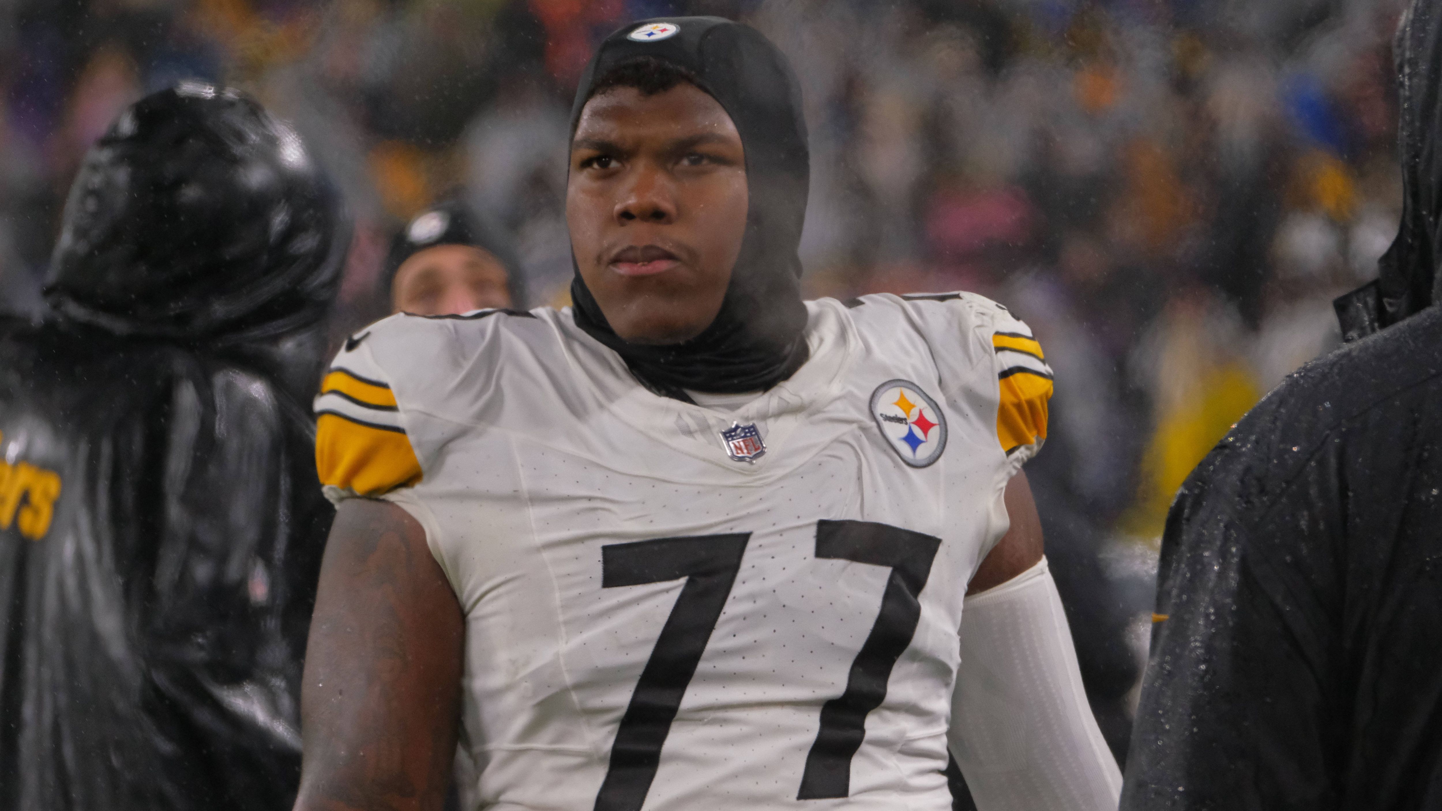 <strong>Pittsburgh Steelers: 2023, Pick 14 - Broderick Jones (OT)</strong><br>Startete direkt in Woche eins, danach nahmen ihn die Steelers bis Woche neun ein wenig aus dem Fokus. Pittsburgh Offensive-Line-Trainer bezeichnete ihn als "noch nicht ready", anschließend verbesserte sich Jones aber.