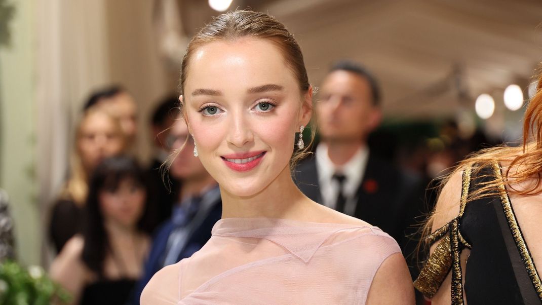 "Bridgerton"-Star Phoebe Dynevor lässt die Fans der Serie auf ein mögliches Comeback hoffen.