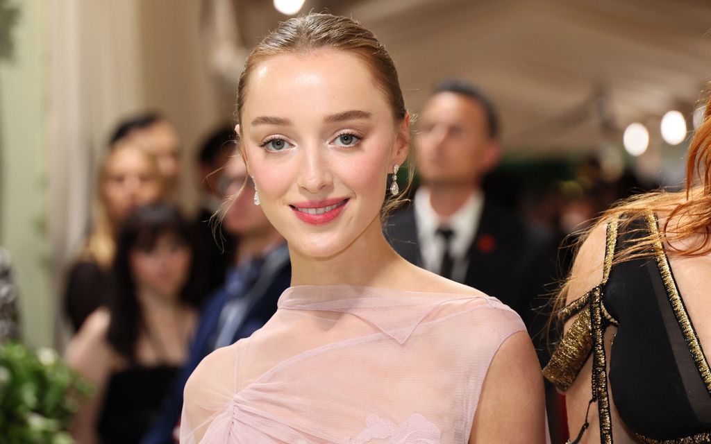 Phoebe Dynevor talks about her possible return!