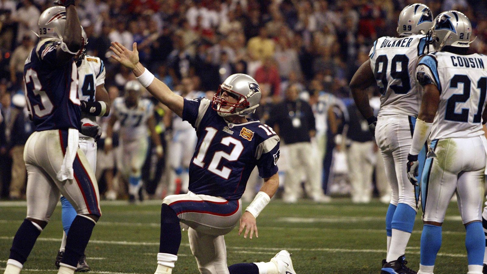 
                <strong>Super Bowl 2004: New England Patriots (32:29 gegen die Carolina Panthers)</strong><br>
                Saison danach: 14-2, Super-Bowl-Sieg
              