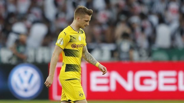 
                <strong>Marco Reus (Borussia Dortmund)</strong><br>
                Noch länger fällt der BVB-Pechvogel Marco Reus aus. Er hatte sich im Pokalfinale einen Teilriss im hinteren Kreuzband des rechten Knies zugezogen. Nach seiner OP wird der 28-Jährige wohl erst 2018 sein Comeback feiern können.
              