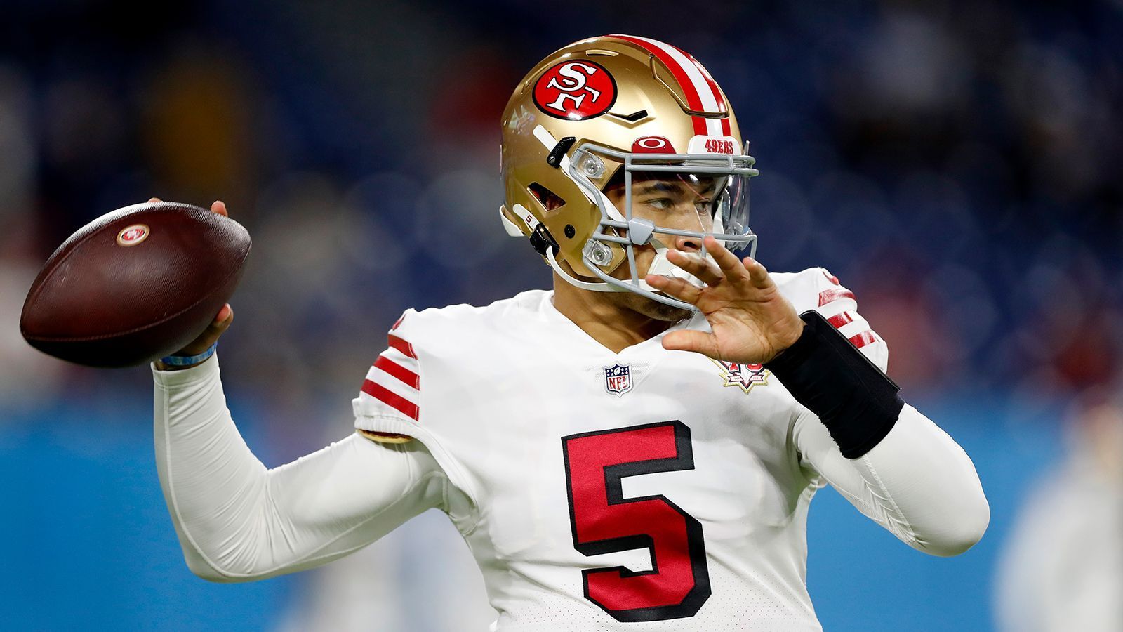 <strong>Platz 38: Trey Lance</strong><br>Langfristig sollte Trey Lance das neue Gesicht der San Francisco 49ers werden. Doch es kam anders. Der QB machte gerade einmal acht Spiele, ehe ihn eine Verletzung ausbremste. Diese öffnete die Tür für Brock Purdy, der seine Chance nutzte und Lance auf die Bank schickte. Der einstige Hoffnungsträger, für den die 49ers Haus und Hof wegtradeten, wagt kommende Saison bei den Dallas Cowboys einen Neuanfang.