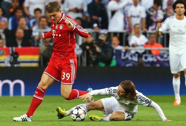 
                <strong>Real Madrid - Bayern München 1:0</strong><br>
                Auf dem Platz bestimmt zunächst ganz klar der FCB um Toni Kroos das Spielgeschehen. Luka Modric und die Königlichen müssen klein beigeben.
              