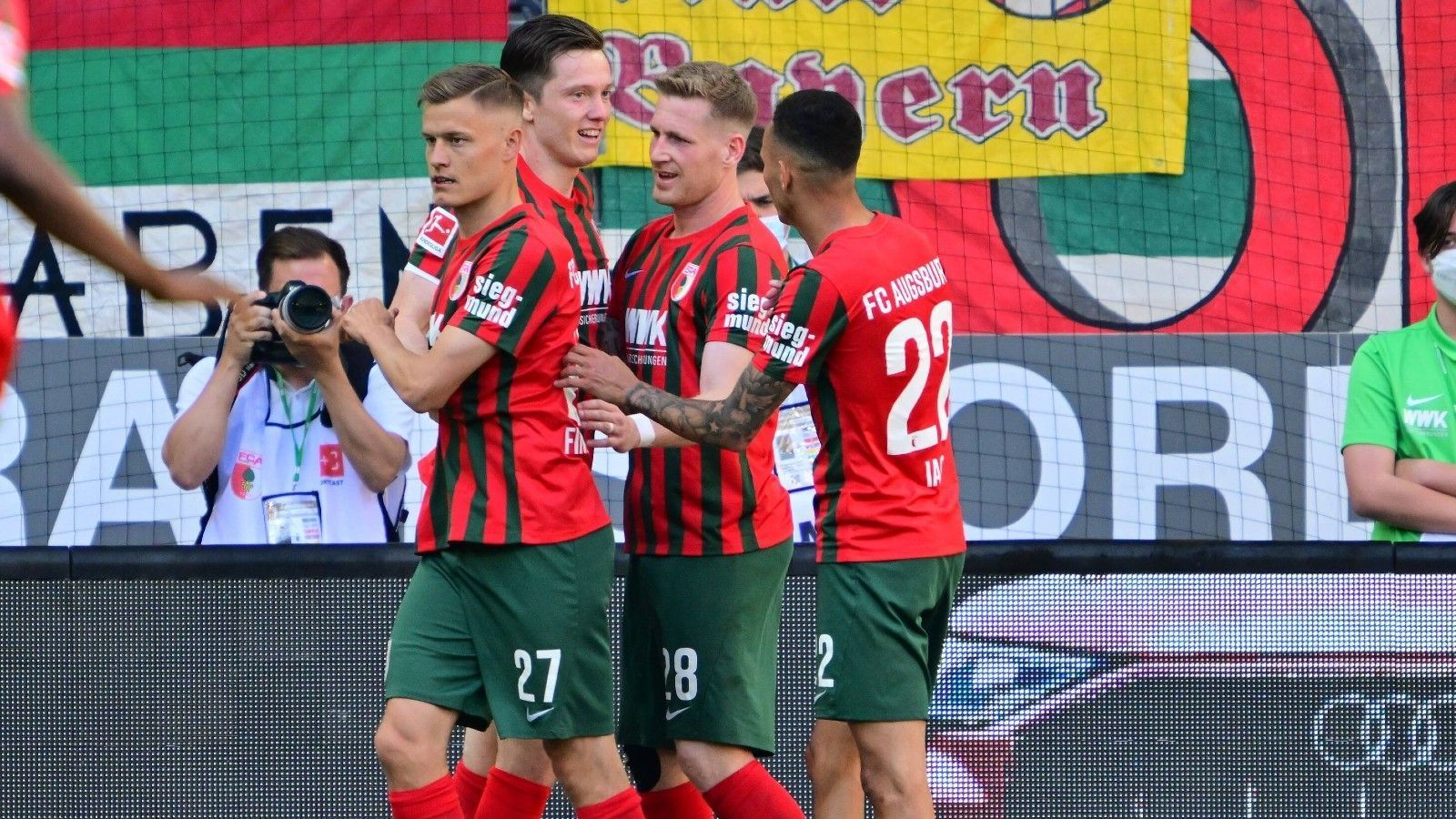 
                <strong>Platz 16: FC Augsburg</strong><br>
                Ausgaben für Spielerberater im Jahr 2021: 3.174.000 Euro -Zum Vergleich - Ausgaben für Spielerberater im Jahr 2020: 3.578.000 Euro
              