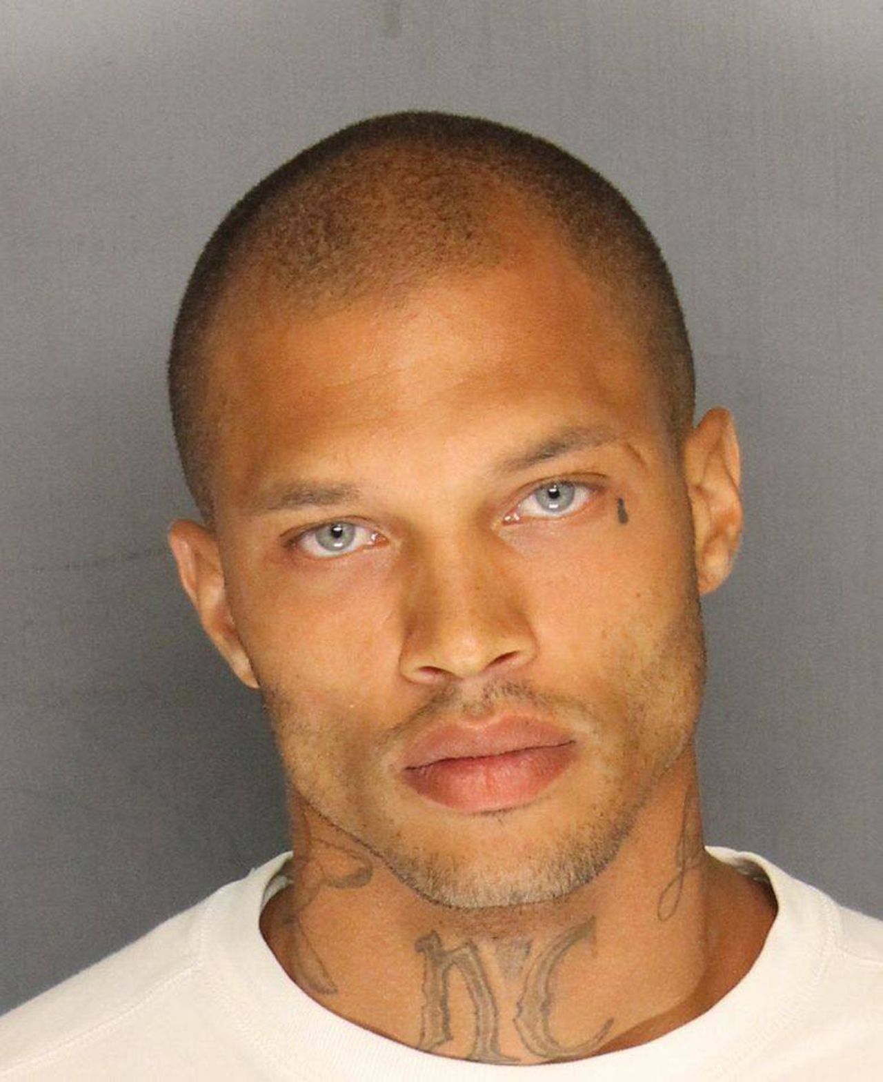 Jeremy Meeks fällt hier etwas aus der Reihe: Er wurde erst durch sein Polizeifoto bekannt - Medien berichteten 2014 über den "schönsten Verbrecher der USA".