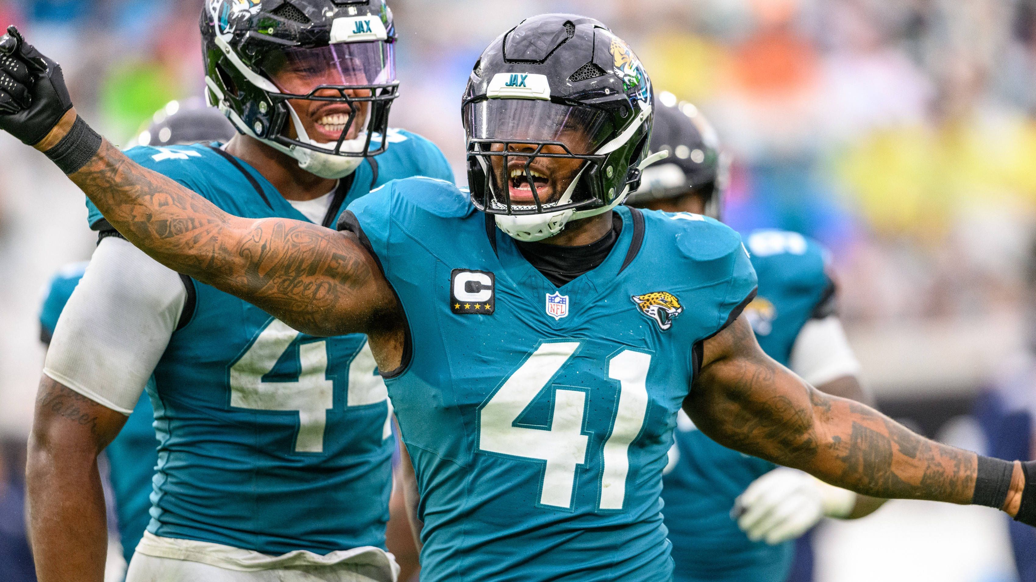 <strong>Outside Linebacker<br></strong>1. Platz: Josh Hines-Allen (Jaguars, Foto) - 28,25 Millionen US-Dollar über fünf Jahre<br>2. Platz: Brian Burns (Giants) - 28,2 Millionen US-Dollar über fünf Jahre<br>3. Platz: T.J. Watt (Steelers) - 28 Millionen US-Dollar über vier Jahre<br>4. Platz: Andrew Van Ginkel (Vikings) - 23 Millionen US-Dollar über ein Jahr<br>5. Platz: Josh Sweat (Cardinals) - 19,1 Millionen US-Dollar über vier Jahre