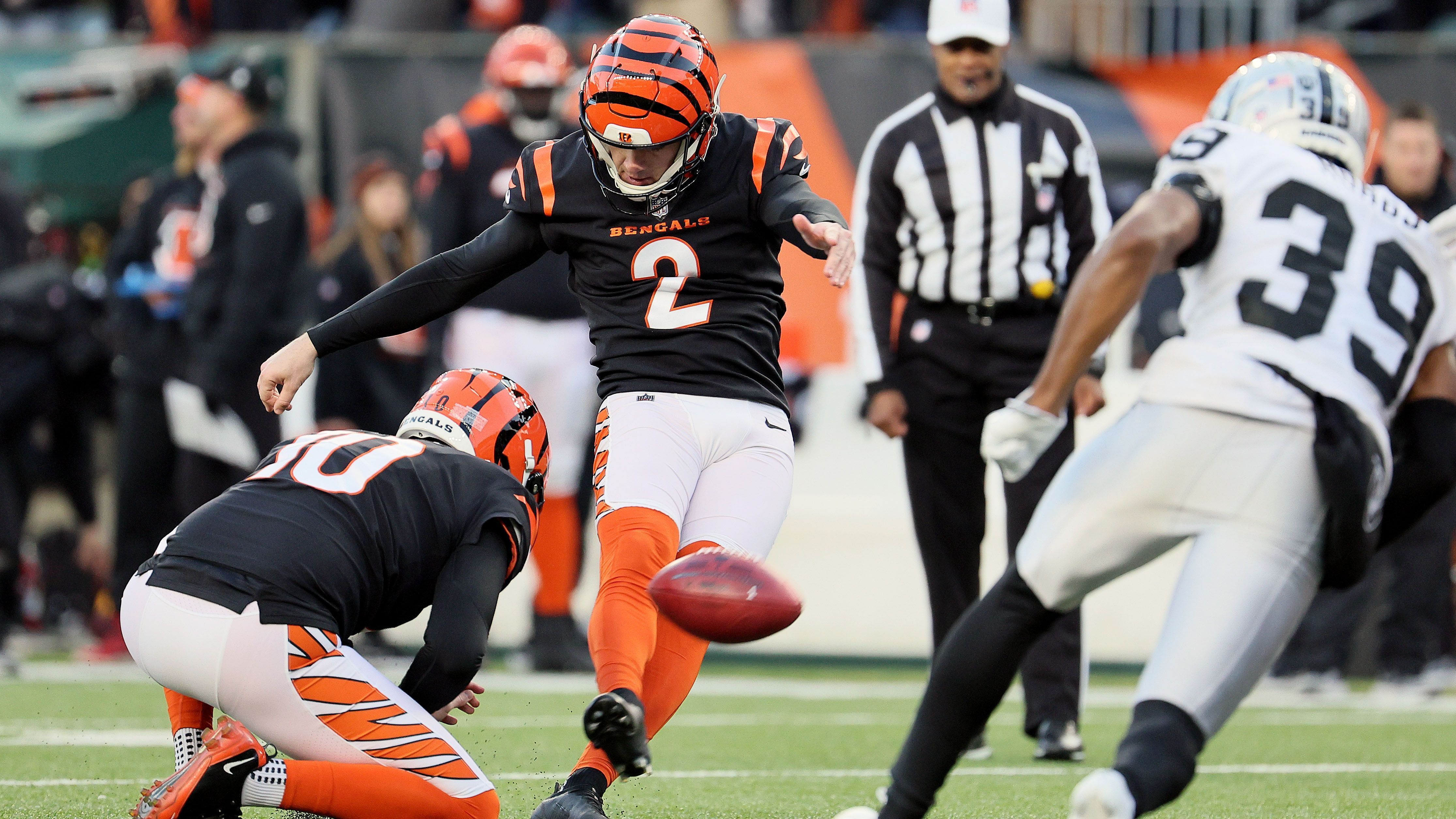 
                <strong>Die meisten Punkte eines Kickers</strong><br>
                Evan McPherson (Cincinnati Bengals) mit 27 Punkten (acht Field Goals, drei Extrapunkte) - Die komplette Statistik im Datencenter >>
              