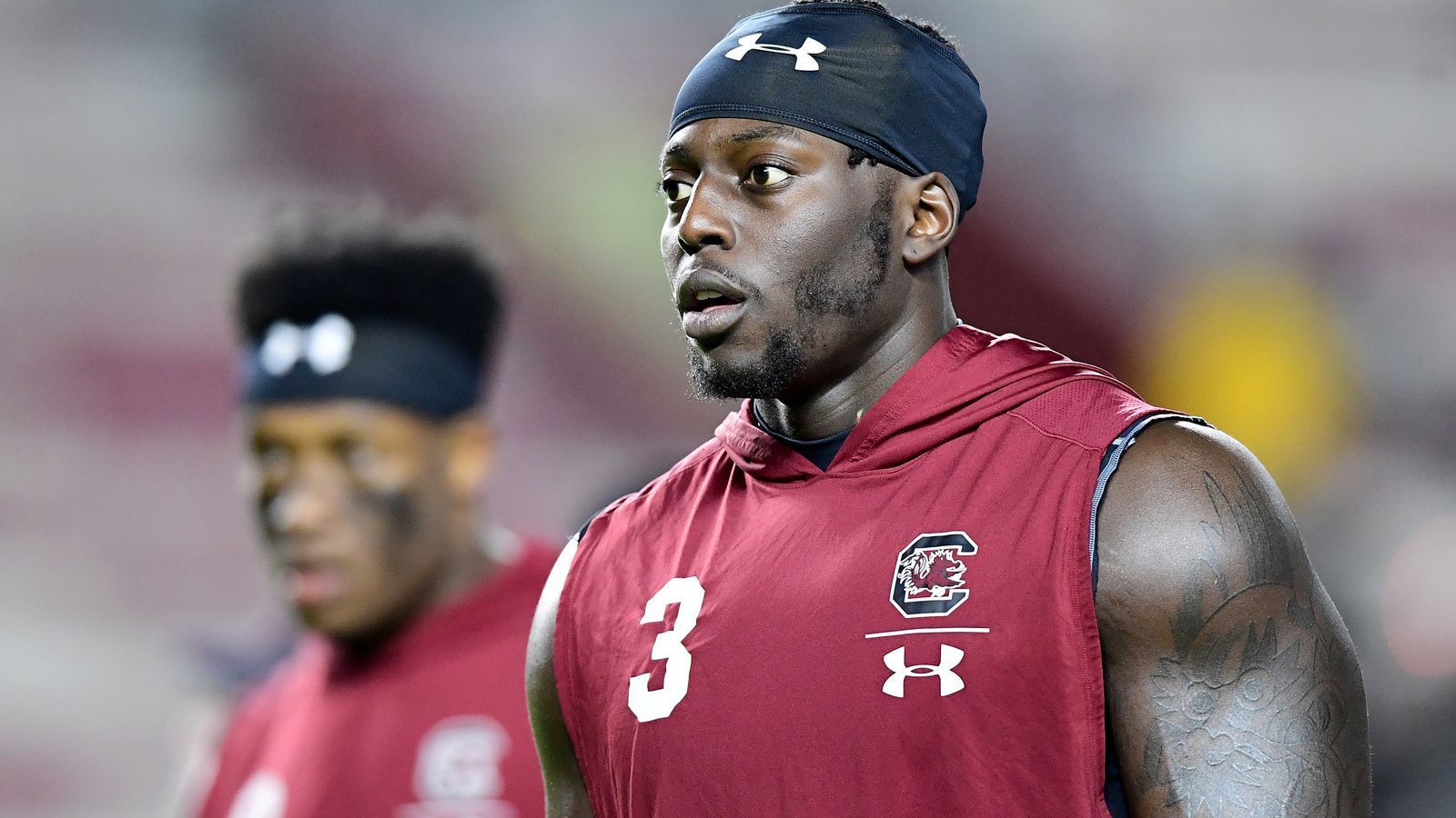 
                <strong>Javon Kinlaw (Defensive Line, South Carolina Gamecocks)</strong><br>
                Javon Kinlaw ist ein Defensive Tackle, wie er im Buche steht: 1,98 Meter groß, 140 Kilogramm schwer, aber dennoch ein äußerst mobiler Athlet, der eine Reihe von Pass-Rush-Moves besitzt. Kinlaw gilt als athletischer Freak und könnte in der NFL für gegnerische Guards zu einem enormen Miss-Match-Problem werden. In dieser Spielzeit gelangen dem bulligen Kinlaw sechs Sacks und zwei Fumble Recoveries. 
              