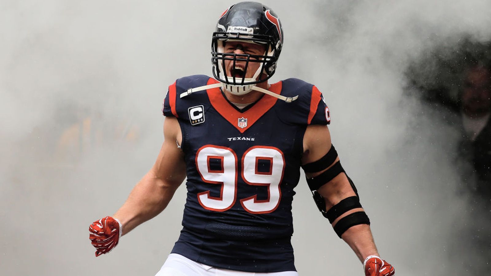 
                <strong>Gewinner: J.J. Watt </strong><br>
                Eigentlich galt die Saison für J.J. Watt bereits als beendet. Der Defensive End der Houston Texans hatte Ende Oktober vermeldet, dass er aufgrund einer schwerwiegenden Brustmuskelverletzung nicht mehr zum Einsatz kommen werde. In Wahrheit aber kämpfte er für sein Comeback. Pünktlich zum Playoff-Spiel gegen die Buffalo Bills wurde er fit und war einer der Matchwinner. Bei einem Rückstand von 0:13 verhinderte er mit einem Sack, dass Buffalo erneut in die Endzone gelangte und den Vorsprung ausbaute. Die Bills mussten sich mit einem Field Goal begnügen. Plötzlich waren die bis dahin frustrierten Fans wieder da und sorgten für Stimmung im NRG Stadium. Dies war der Impuls zur starken Aufholjagd von Houston.
              