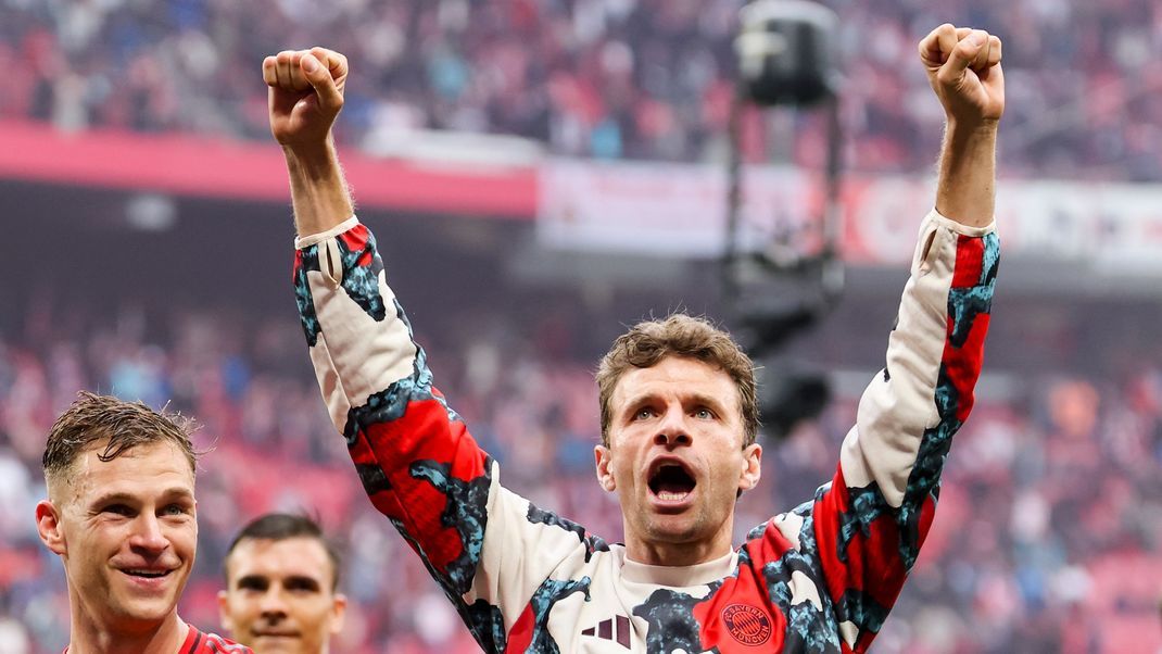 Thomas Müller jubelt nach dem Spiel