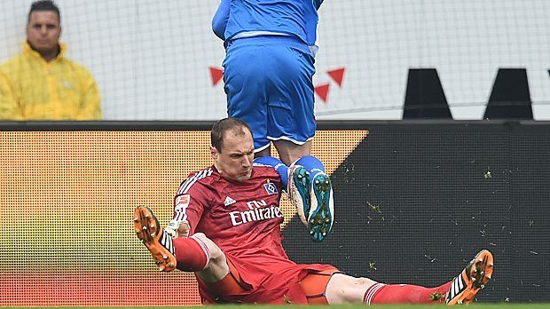 
                <strong>Jaroslav Drobny (Hamburger SV)</strong><br>
                Hamburger SV: Jaroslav Drobny (Schultereckgelenkssprengung). Der Tscheche verlor durch diese Verletzung seinen Stammplatz an Rene Adler. Anfang August wird Drobny wohl wieder ins Training einsteigen und Adler verdrängen wollen.
              