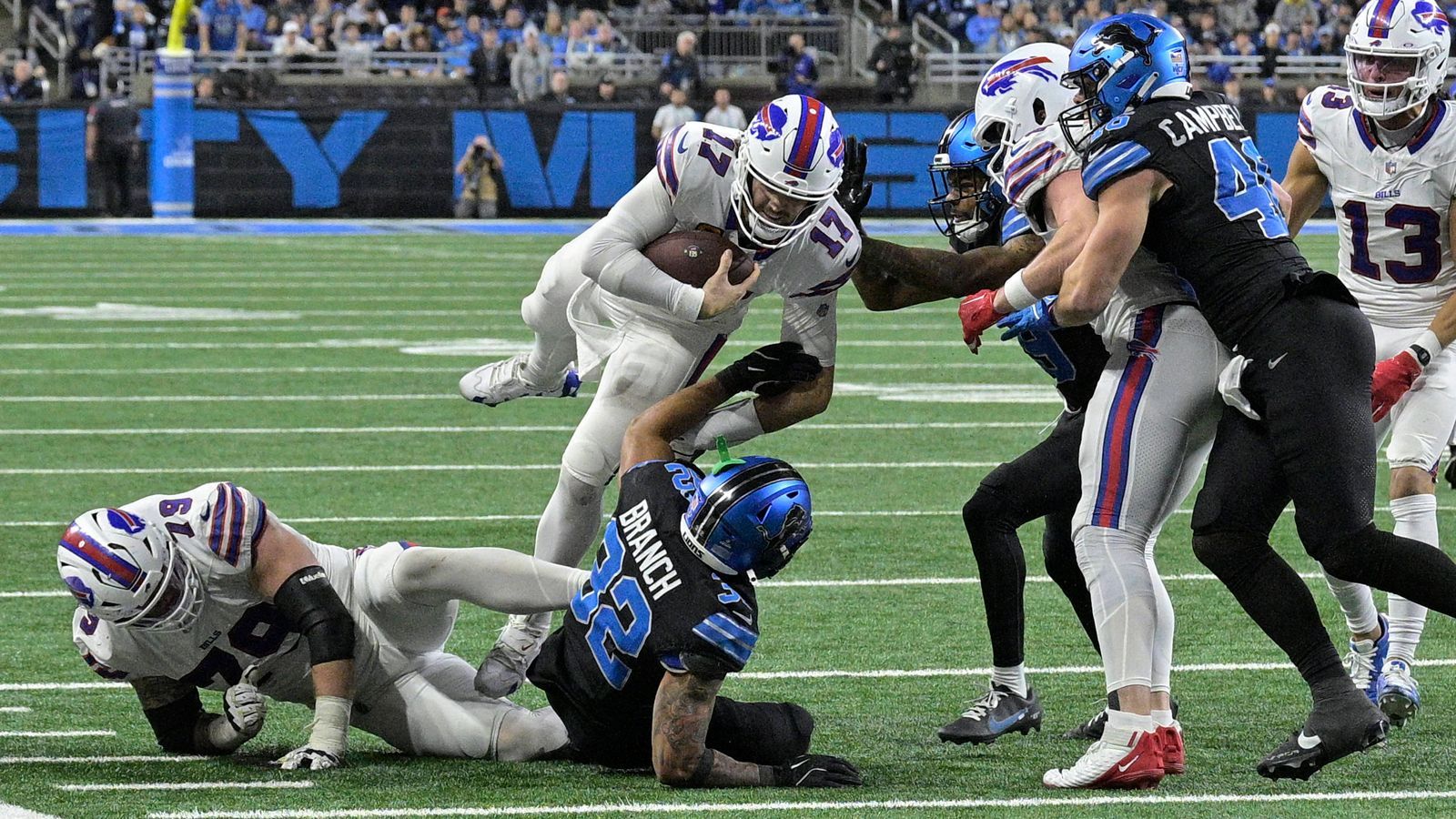 <strong>Die MVP-würdigen Zahlen des Josh Allen</strong><br>Insgesamt hat Allen nun sechs Spiele mit mehreren Passing- und Rushing-Touchdowns auf dem Konto - auch das ist seit dieser Saison NFL-Rekord. Der 28-Jährige überholte Hall of Famer Steve Young (4). Allens zwölf Partien mit mindestens zwei Rushing-Touchdowns müssen sich nur Eagles-Playmaker Jalen Hurts (15) geschlagen geben.