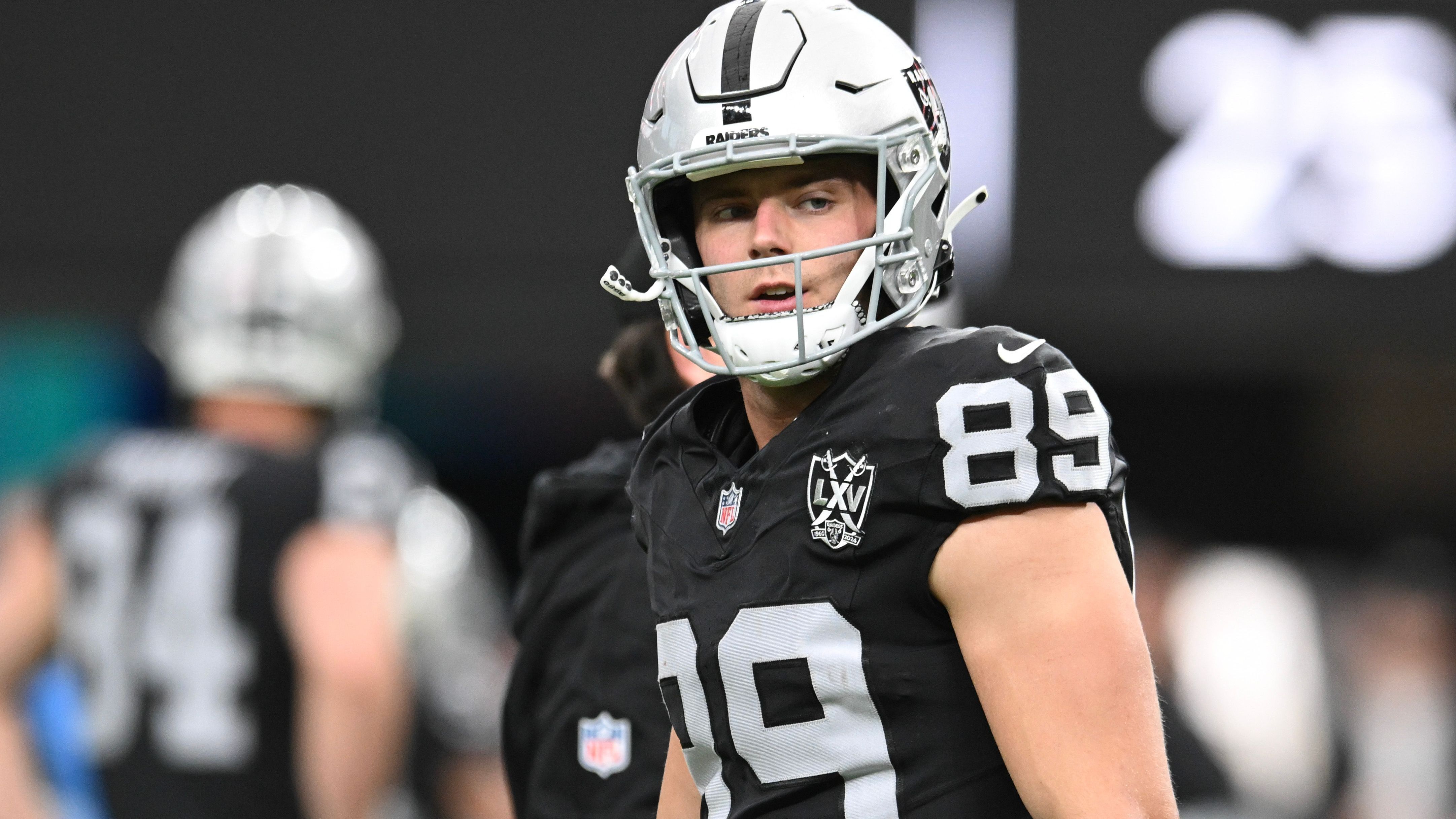 <strong>Las Vegas Raiders: Brock Bowers</strong><br>Die Draft-Klasse 2024 war zweifellos ein starke. Bowers wird nach seiner ersten Saison bereits als einer der stärksten Tight Ends der NFL gehandelt. Er war der MVP der Raiders in der vergangenen Saison.