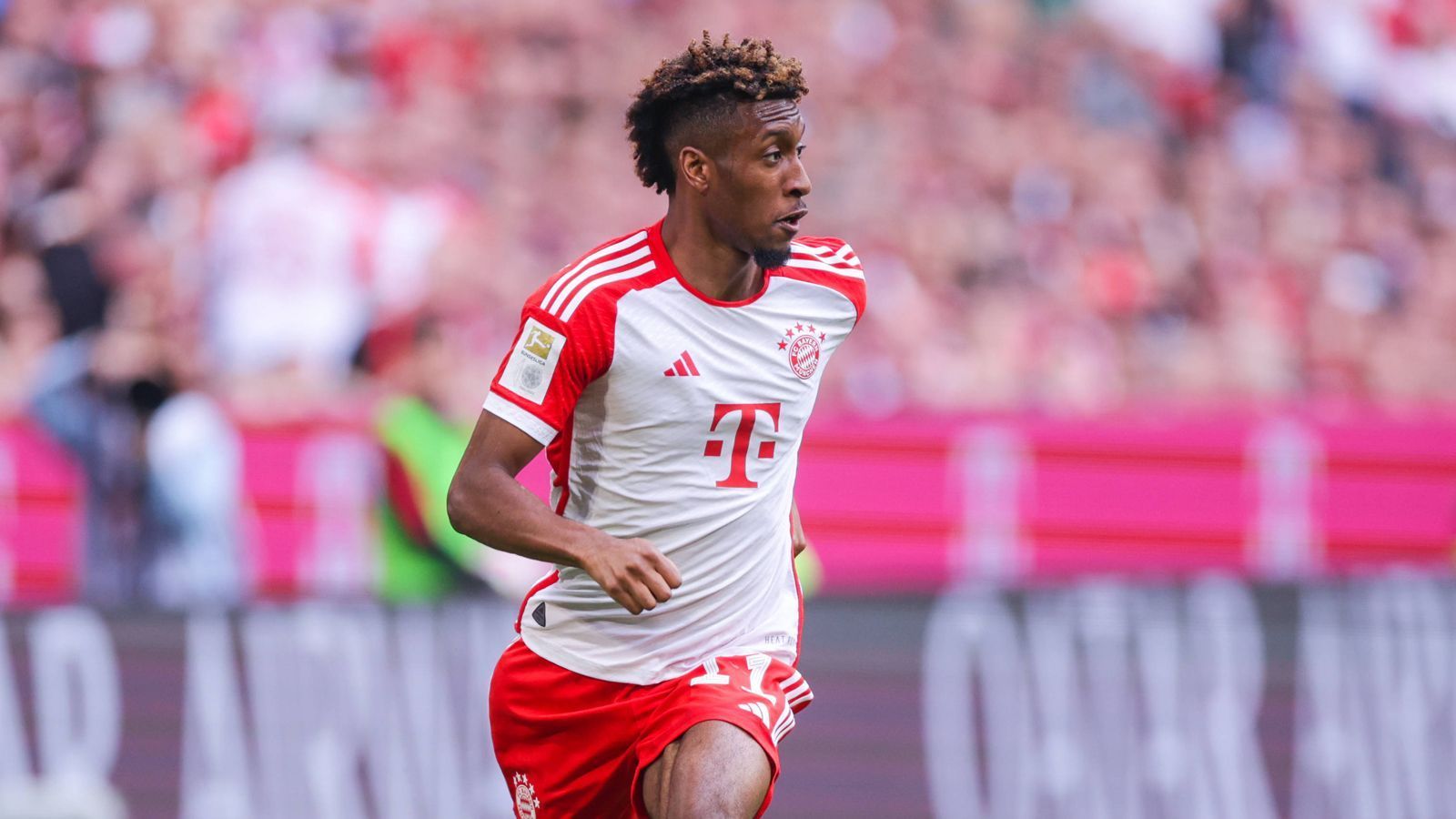 
                <strong>Kingsley Coman (FC Bayern München) </strong><br>
                Zu Beginn ein Aktivposten. Vergibt in der 39. Minute eine glänzende Kopfballchance nur knapp. Sieht beim Gegentreffer nicht gut aus. Bemüht, aber mit vielen kleinen Fehlern. Wird in der Schlussviertelstunde für Tel ausgewechselt. ran-Note: 3
              