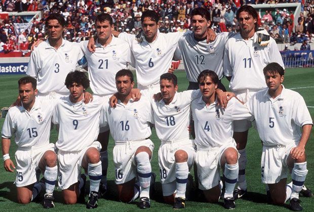 
                <strong>34 Spiele für Italien</strong><br>
                Di Matteo (3.von links unten) ist zwar in der Schweiz geboren, doch als italienischer Staatsbürger bestreitet er 34 Spiele für die italienische Nationalmannschaft und schießt dabei zwei Tore. 
              