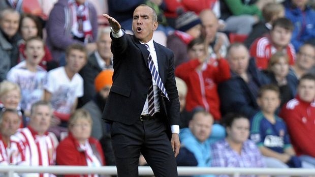 
                <strong>Paolo Di Canio</strong><br>
                Paolo di Canio: Der "Gott"  der Verbote. Beim FC Sunderland führt er 2013 einen ganzen Verbotskatalog ein. Klar: kein Handy, kein Ketchup, dazu kein Kaffee und Eis in der Cola - alles noch nachvollziehbar. Aber die Spieler durften auch unter der Dusche nicht singen, berichtete der Telegraph. Das könne die Konzentration stören, glaubte di Canio. Zum Glück galt das Verbot nur auf dem Trainingsgelände.
              