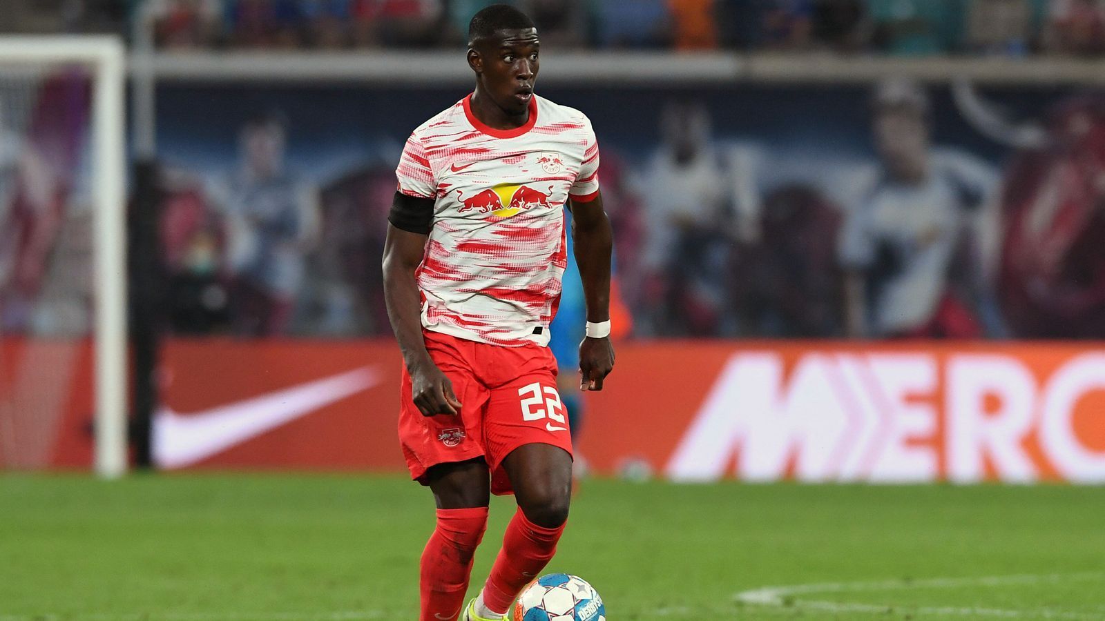 
                <strong>Nordi Mukiele (RB Leipzig)</strong><br>
                Mit gelegentlichen Vorstößen über rechts. Verliert dabei zu oft den Ball. Von Davies und Sane mit laufender Spieldauer immer mehr gefordert. Sieht beim 0:2 60 Sekunden nach der Pause gar nicht gut aus. Als Rechtsverteidiger zu weit weg von Lewandowski, zu weit weg von Davies. Gleiches gilt beim 0:3 gegen Sane. ran-Note: 5
              