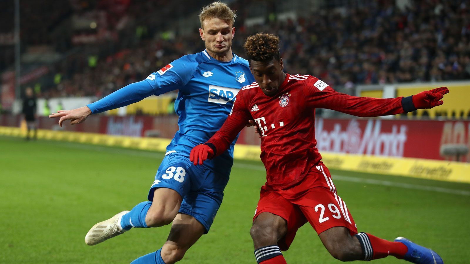 
                <strong>Kingsley Coman</strong><br>
                Mit seinen Dribblings und Flanken brandgefährlich. Bereitet das hochverdiente 1:0 durch Goretzka mit einer Flanke in den Strafraum auf Lewandowski vor. Taucht auch selbst immer wieder im Strafraum auf und sorgt für Unruhe. Sehr ballsicher. Wurde in der 73. Minute für Gnabry ausgewechselt. ran-Note 1
              