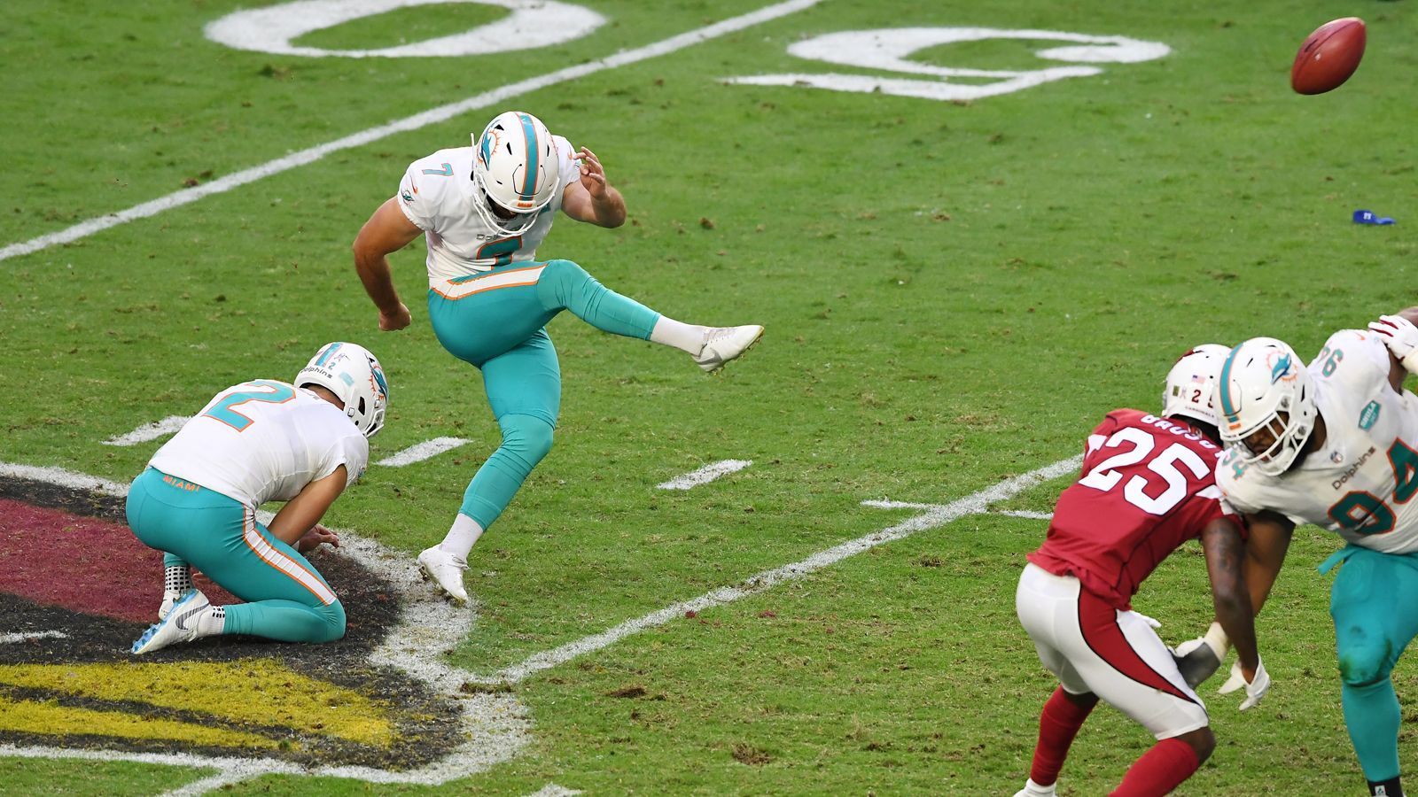 
                <strong>Special Teams und Kicker: Miami Dolphins - 14 Punkte</strong><br>
                Eine perfekte Quote bei Kicks konnten diese Woche Jason Sanders und die Miami Dolphins vorweisen. Die zwei verwandelten Field Goals und vier getroffenen Extrapunkte sorgten mit 14 Punkten für den Bestwert in dieser Woche beim ranNFL Fantasy Manager.
              