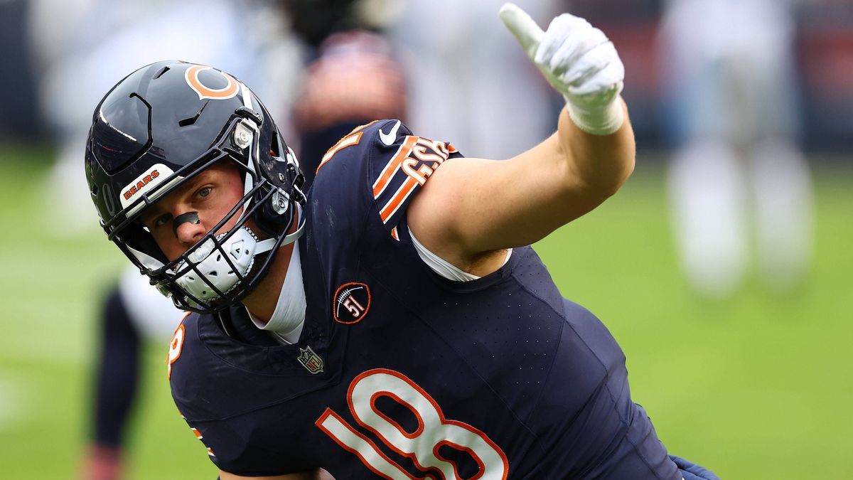 NFL, American Football Herren, USA Detroit Lions at Chicago Bears Dec 10, 2023; Chicago, Illinois, USA; Chicago Bears tight end Robert Tonyan (18) practices before the game against the Detroit Lion...