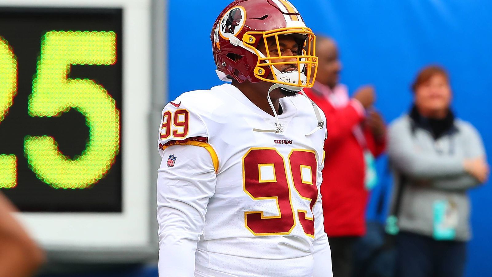 
                <strong>Washington Football Team</strong><br>
                Caleb Brantley (Defensive Lineman, Foto), Josh Harvey-Clemons (Linebacker)
              