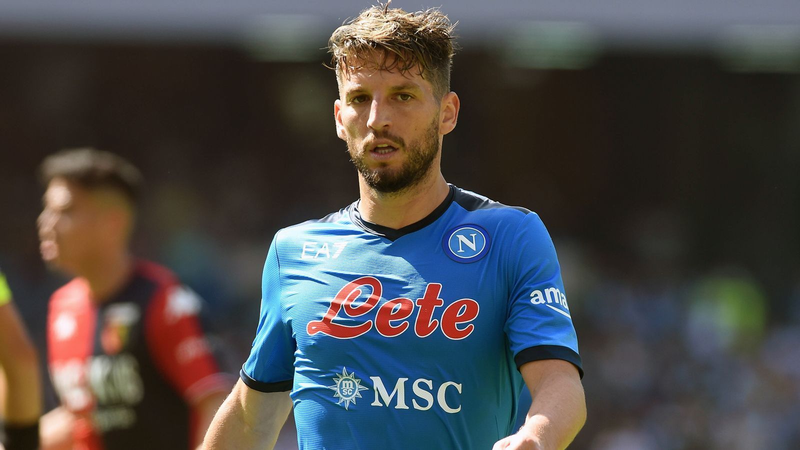 
                <strong>Dries Mertens (zuletzt SSC Neapel)</strong><br>
                In die Kategorie Routinier würde auch der Belgier Dries Mertens fallen, der zuletzt neun Jahre lang für die SSC Neapel auflief und dort zur Vereinsikone wurde. In 397 Spielen für die Italiener erzielte der nur 1,69 Meter große Mertens 148 Treffer. Der Nationalspieler (105 Einsätze für Belgien) wurde bereits 2019 mit dem BVB in Verbindung gebracht, blieb damals aber Neapel treu. Nachdem klar war, dass Mertens im Sommer 2022 ablösefrei zu haben sein würde, wurde über einen Wechsel des Stürmers zur Roma, dem FC Valencia und Royal Antwerpen spekuliert.
              