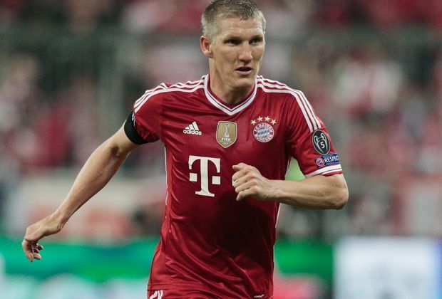 
                <strong>Platz 7: Bastian Schweinsteiger</strong><br>
                Bastian Schweinsteiger hingegen hat noch die Chance, in der Rangliste zu klettern. Über 90 Duelle in der Königsklasse hat der Weltmeister bereits auf dem Buckel. Dabei gelingen ihm zwölf Treffer.
              