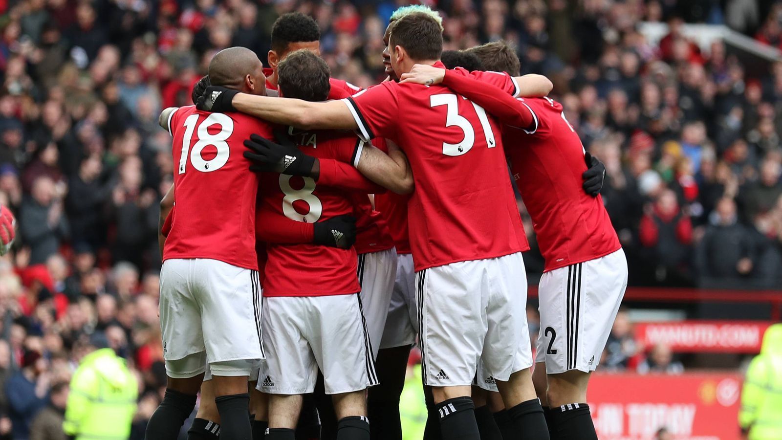 
                <strong>Jens Lehmann über United: Es reicht nicht für Platz 2</strong><br>
                Vergangene Saison landete Manchester United auf dem 2. Tabellenplatz. Dies zu wiederholen, dürfte allerdings schwierig werden. Der früher in England aktive Jens Lehmann sagte gegenüber der Sport Bild: "Wenn die anderen Großen sich nicht erneut eine Schwächephase leisten, wird es für United nicht wieder für den zweiten Platz reichen." ran.de Prognose: Die Prognose von Lehmann ist korrekt. Mehr als die Qualifikation für die Champions League dürfte nicht herausspringen.  
              