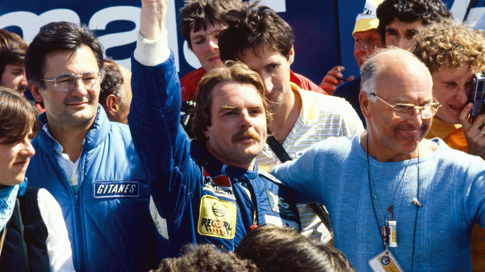 
                <strong>Keke und Nico Rosberg</strong><br>
                Keke Rosberg schaffte 1982 Ungewöhnliches: Ihm reichte ein einziger Sieg zum WM-Titel. Und das auch noch für den Rennstall, bei dem später auch die Formel-1-Karriere des Sohnes begann: Williams. 
              