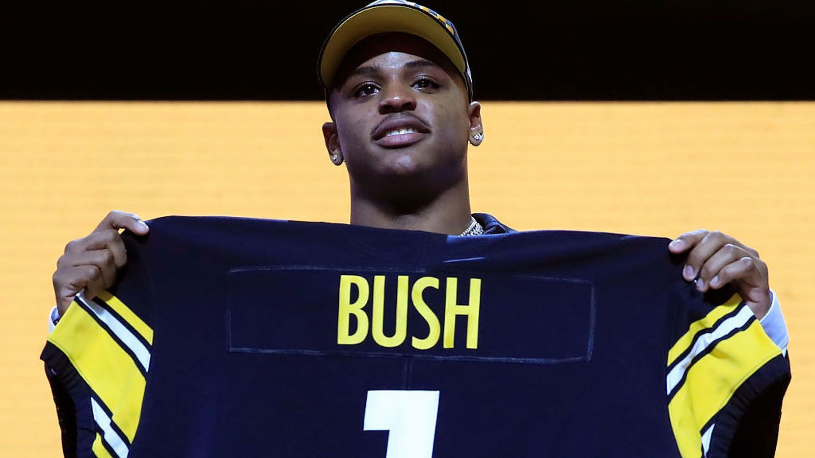 
                <strong>Die Draft Picks der Pittsburgh Steelers (9)</strong><br>
                Pick 10: Devin Bush (Foto/Michigan, LB)Pick 66: Diontae Johnson (Toledo, WR)Pick 83: Justin Layne (Michigan State, CB)Pick 122: Benny Snell (Kentucky, RB)Pick 141: Zack Gentry (Michigan, TE)Pick 175: Sutton Smith (Northern Illinois, DE)Pick 192: Isaiah Buggs (Alabama, DT)Pick 207: Ulysses Gilbert (Akron, LB)Pick 219: Derwin Gray (Maryland, T)
              