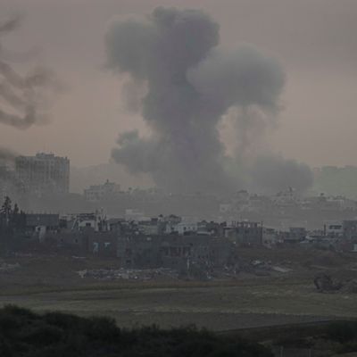 Israels Armee intensiviert ihre Angriffe im Süden Gazas. 