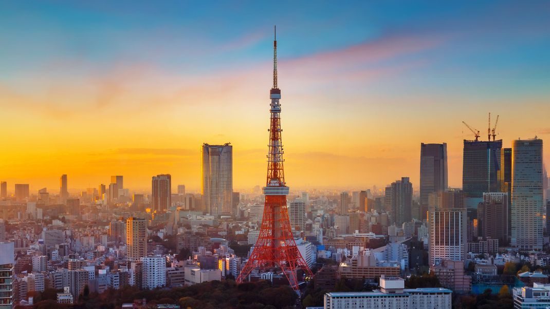 Der Tokyo Tower ist eines der Wahrzeichen der Stadt.