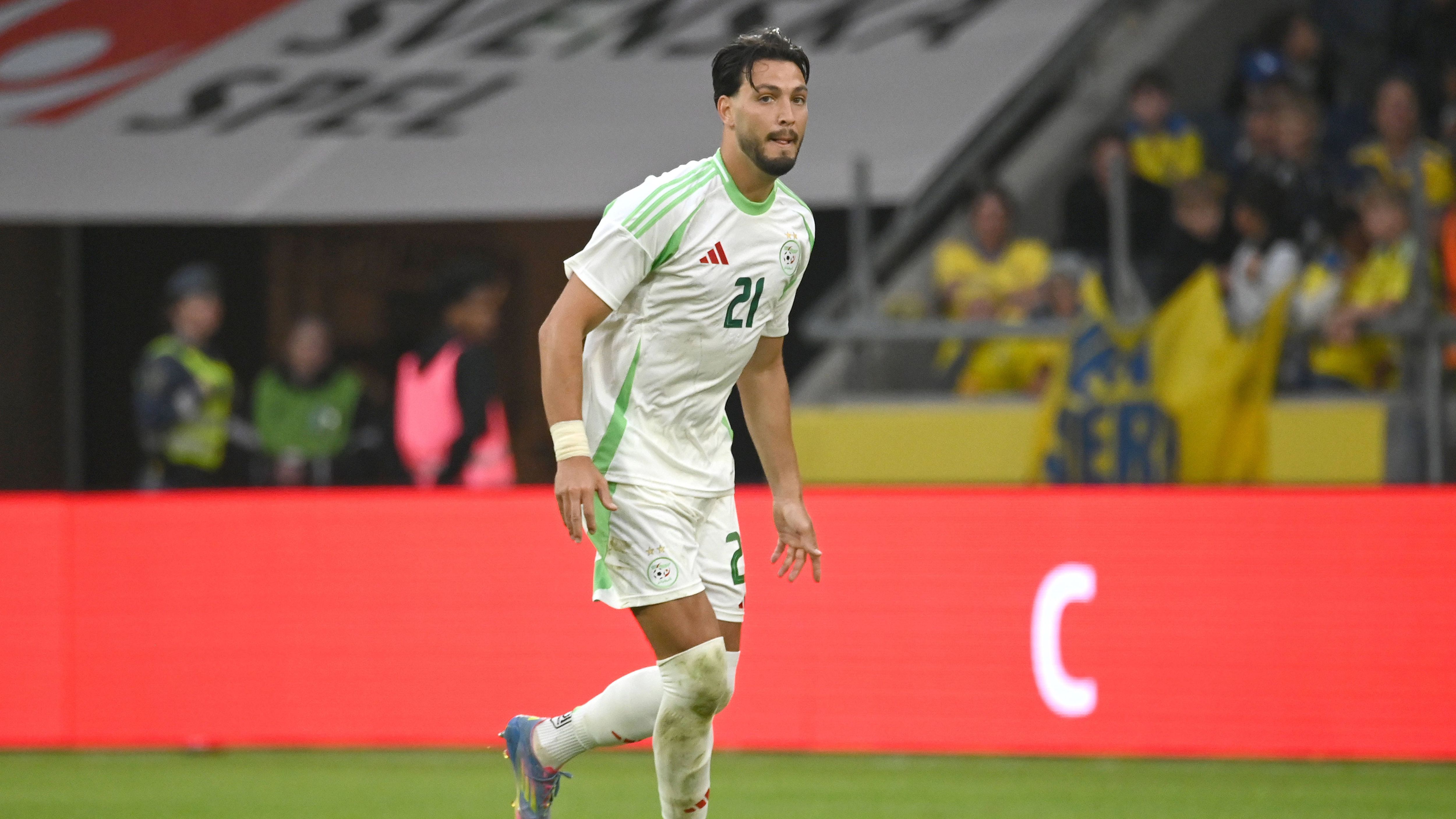 <strong>Borussia Dortmund</strong><br>Für die Dortmunder hätte es deutlich schlimmer kommen können: einzig Ramy Bensebaini tritt für die algerische Nationalmannschaft an, Top-Torjäger Serhou Guirassy dagegen hat mit Guinea die Qualifikation zum Afrika-Cup verpasst.