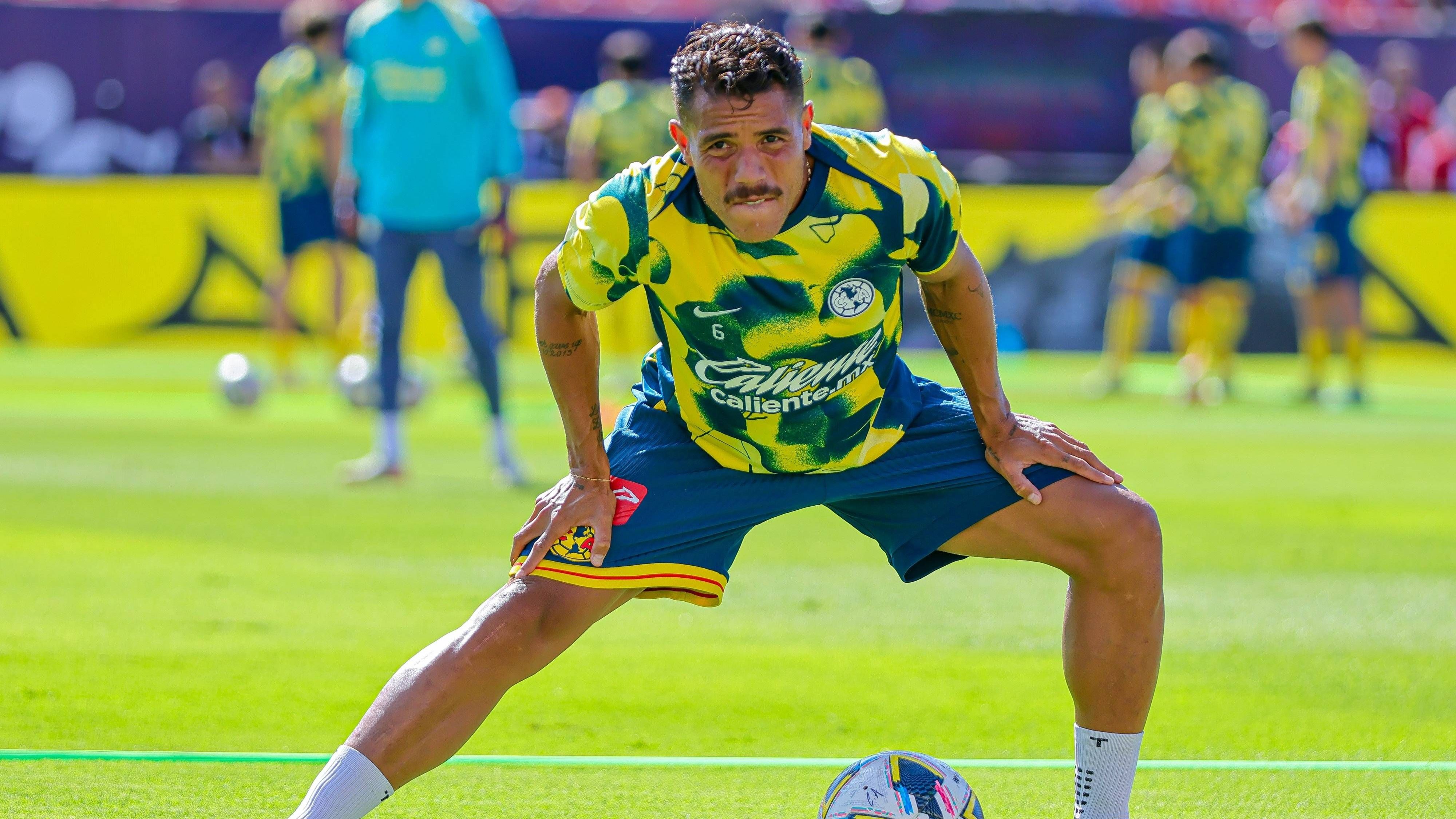 Am Ende der Saison gab Barca dos Santos trotzdem ab, an Ligakonkurrent Villareal, wo der Mexikaner mit seinem Bruder vereint, zum Stammspieler mutierte. Nach zwei Jahren dann die Trennung - das große Geld rief in Form der MLS und LA Galaxy. Seit 2021 kickt dos Santos wieder in der heimischen Liga MX bei Club America.