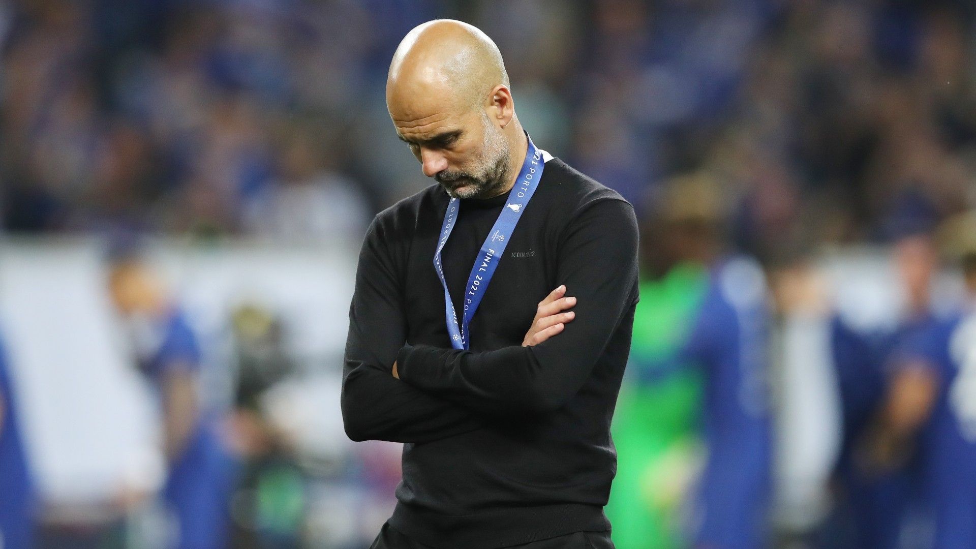 
                <strong>Verlierer: Pep Guardiola</strong><br>
                Große Trainer sind dafür bekannt, in den wichtigen Spielen auch etwas 'Großes' zu vollbringen. Der vermeintlich größte Trainer der Welt, Pep Guardiola, scheiterte am Samstag wie so oft in den vergangenen Jahren in einem Entscheidungsspiel in der Champions League. Wieder bleibt die Frage, wieso der Spanier ausgerechnet im wichtigsten Saisonspiel von seiner üblichen Herangehensweise abwich und auf den Überraschungseffekt hoffte. Ohne defensiven Mittelfeldspieler stellte er Ilkay Gündogan auf die zentrale Sechserposition und ließ sein Team ungewohnt offensiv und unstrukturiert zu Werke gehen. Auch die glücklose Idee, anstatt eines echten Stürmers wie Sergio Aguero oder Gabriel Jesus Flügelflitzer Raheem Sterling angreifen zu lassen, wird den ehemaligen Bayern-Trainer in den kommenden Wochen und Monaten verfolgen. 
              