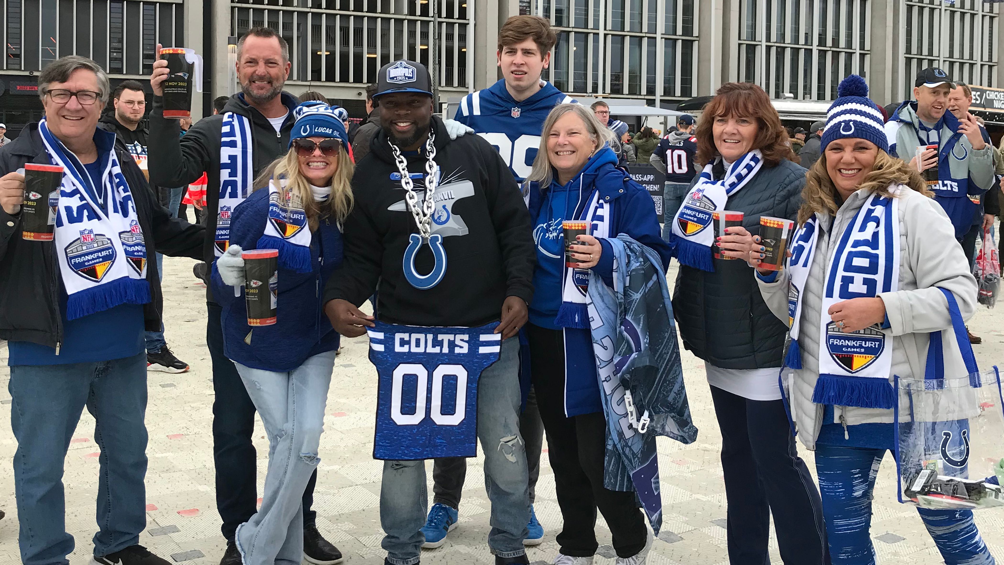 <strong>NFL in Frankfurt: Die besten Outfits der Football-Fans</strong><br>Die Football-Community hat sich neben Trikots auch einige coole Kostüme ausgesucht.