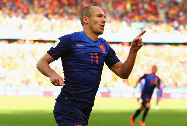 
                <strong>Arjen Robben (3 Tore, Niederlande, Bayern München)</strong><br>
                Vor allem die Bundesliga-Akteure sind bei dieser WM äußerst torgefährlich. Dabei ist neben Thomas Müller besonders Arjen Robben zu nennen. Der Linksfuß trifft beim 5:1 gegen Spanien zwei Mal, auch gegen Australien besorgt er die Führung beim 3:2-Sieg.
              
