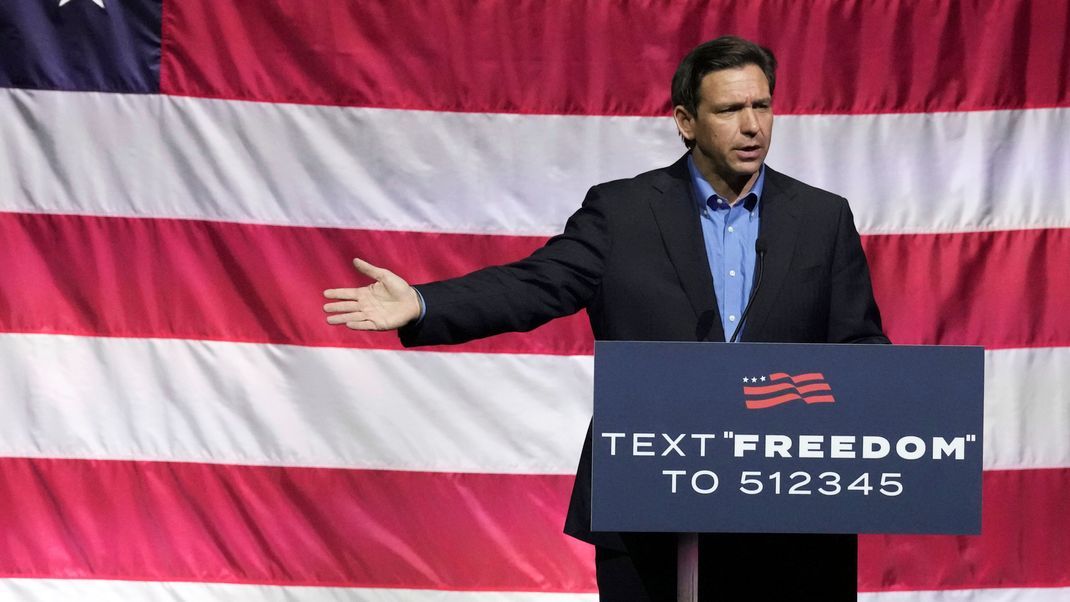 Der Gouverneur Floridas, Ron DeSantis, hat offenbar eine neue Wahlkampftaktik.