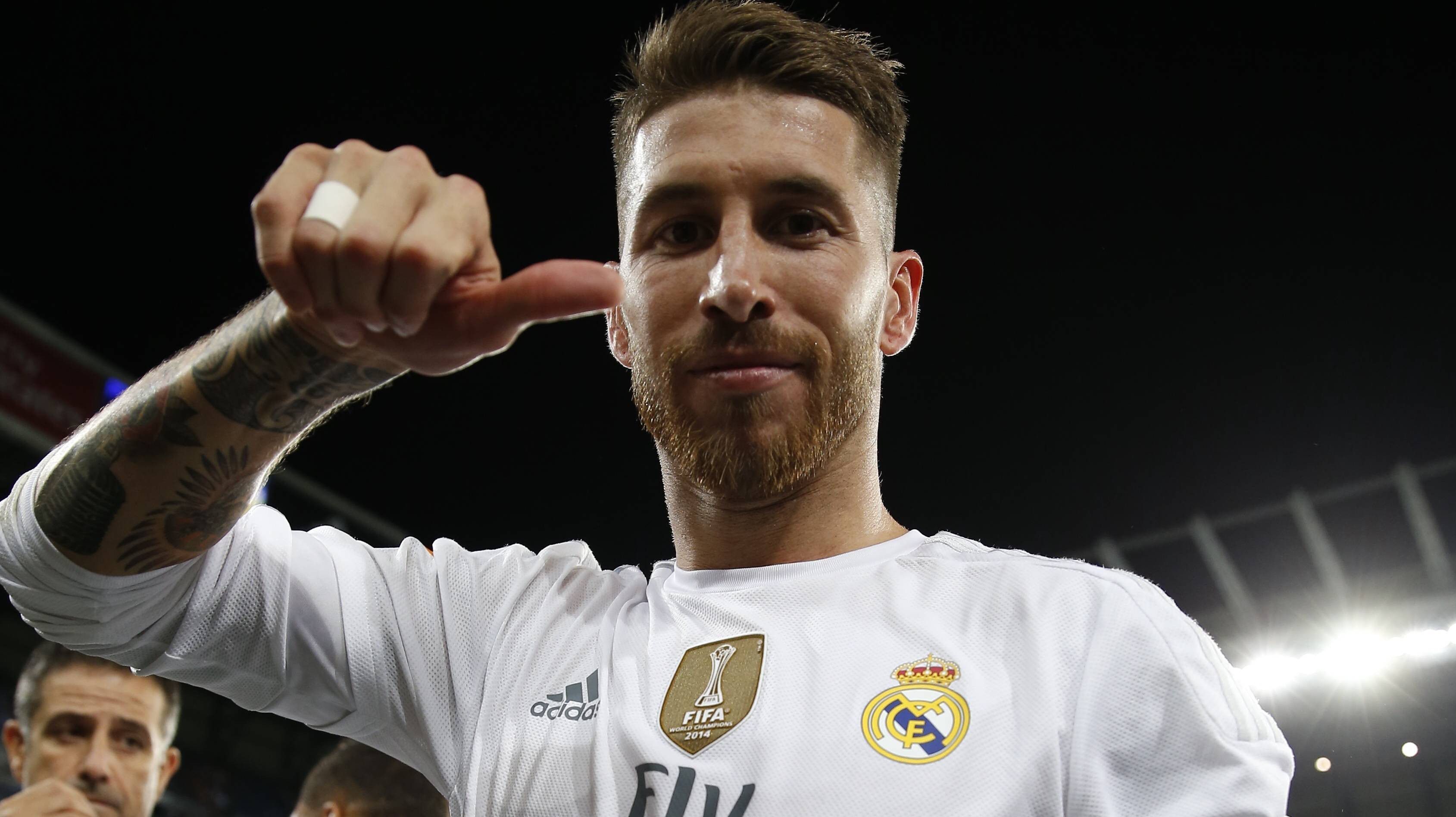 
                <strong>Rechter Innenverteidiger: Sergio Ramos</strong><br>
                Daneben verteidigt Sergio Ramos. Der neue Kapitän der "Königlichen" geht in seine elfte Saison in Madrid. Nach langem Hickhack hat der Welt- und Europameister seinen Vertrag gerade erst bis 2020 verlängert.
              