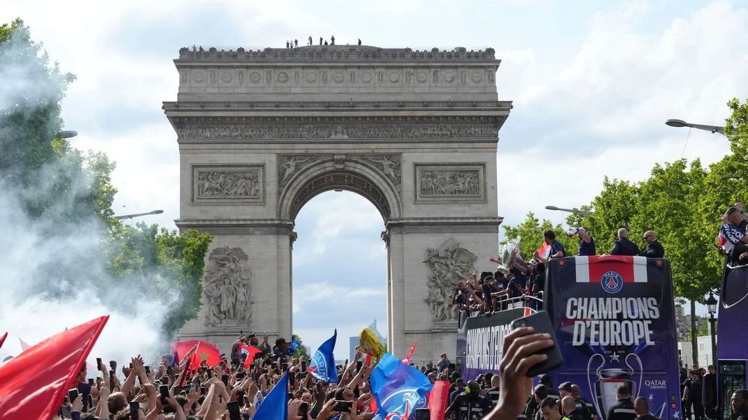 Zwischen reiner Fußball-Freude und dramatischen Gewaltexzessen: Die Siegesfeier von Paris Saint-Germain
