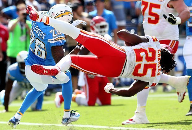 
                <strong>San Diego Chargers - Kansas City Chiefs 20:23</strong><br>
                Mit aller Kraft voraus - das ist auch das Motto der Chiefs aus Kansas City. Ober-Häuptling Jamaal Charles geht mit bestem Beispiel voran.
              