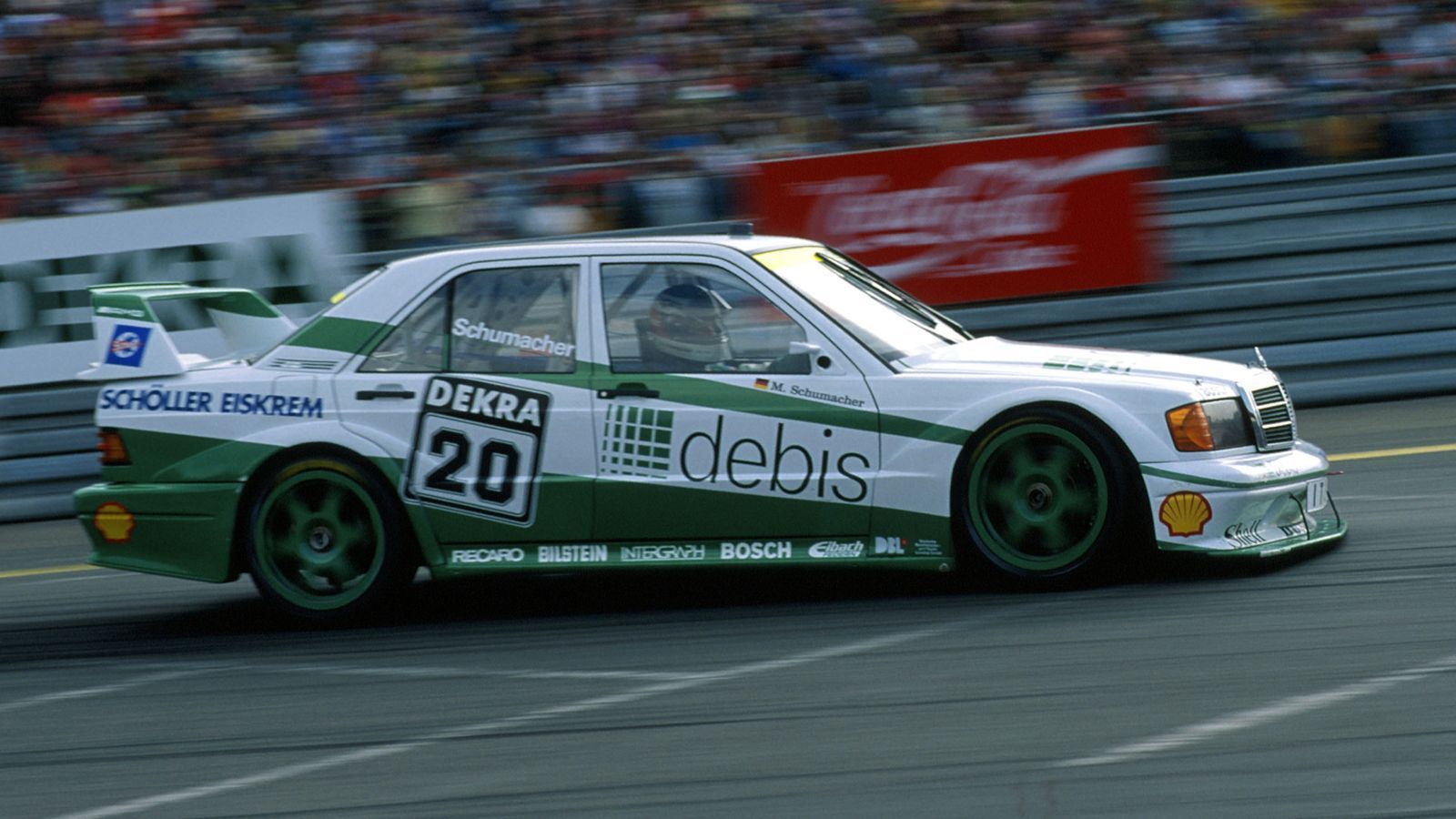 <strong>Prominente Gaststarter</strong><br>
                Auch die Liste der DTM-Gaststarter kann sich sehen lassen: Ein gewisser Michael Schumacher gab 1990 und 1991 mehrere Gastspiele in der DTM <a href="https://www.ran.de/sports/motorsport/dtm/news/als-michael-schumacher-fuer-einen-riesigen-skandal-sorgte-355302#">und sorgte dabei sogar für einen großen Skandal. </a>Auch der sechsmalige Rallye-Weltmeister Sébastien Ogier saß schon am Steuer eines Mercedes-AMG C63 DTM. 2019 startete MotoGP-Star Andrea Dovizioso auf seiner Heimstrecke in Misano Adriatico in einem Audi RS5 DTM. Unvergessen ist auch der Gaststart von Alessandro Zanardi in einem speziell angepassten BMW M4 DTM 2018 an selber Stelle.
