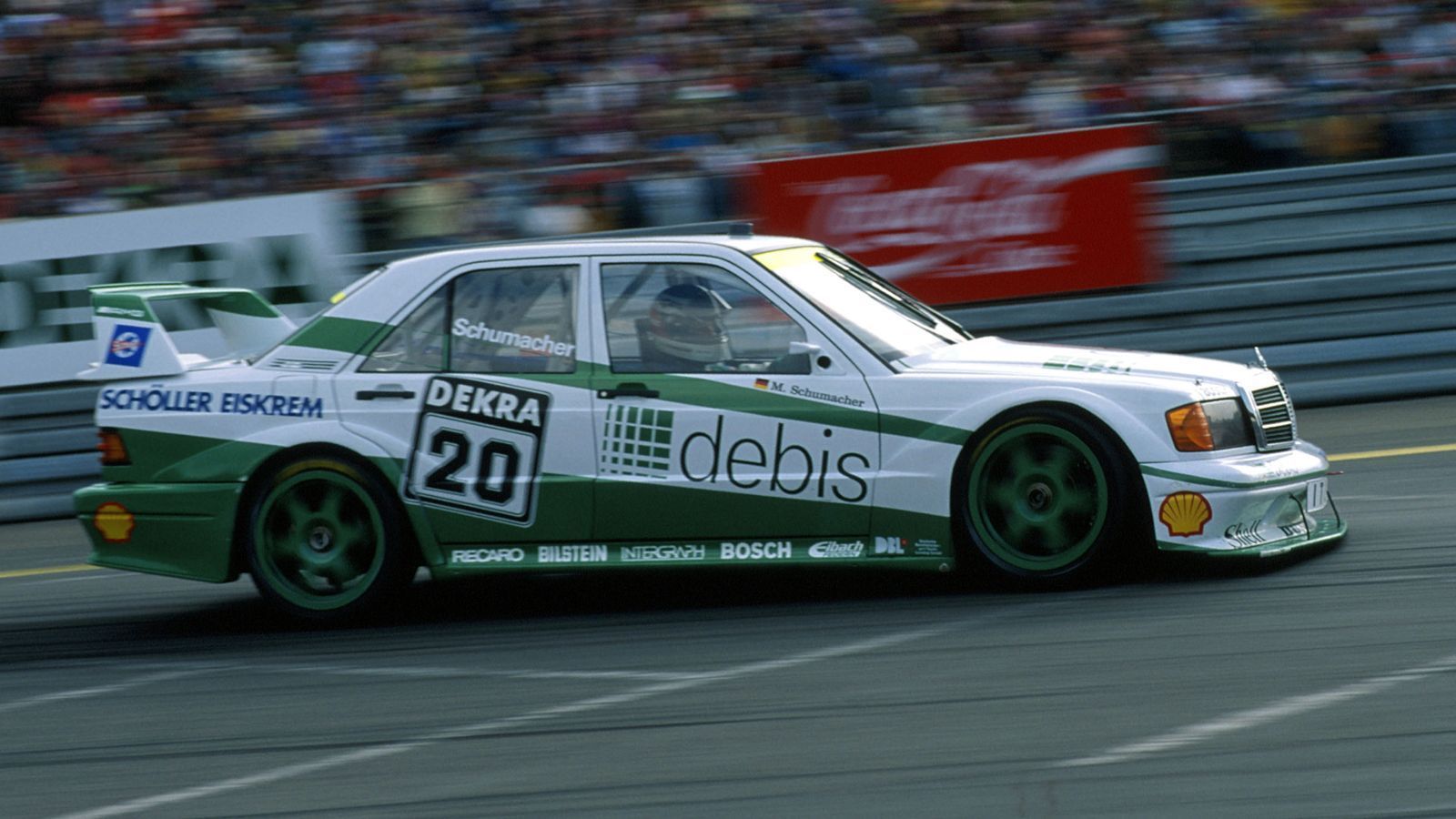 <strong>Prominente Gaststarter</strong><br>
                Auch die Liste der DTM-Gaststarter kann sich sehen lassen: Ein gewisser Michael Schumacher gab 1990 und 1991 mehrere Gastspiele in der DTM <a href="https://www.ran.de/sports/motorsport/dtm/news/als-michael-schumacher-fuer-einen-riesigen-skandal-sorgte-355302#">und sorgte dabei sogar für einen großen Skandal. </a>Auch der sechsmalige Rallye-Weltmeister Sébastien Ogier saß schon am Steuer eines Mercedes-AMG C63 DTM. 2019 startete MotoGP-Star Andrea Dovizioso auf seiner Heimstrecke in Misano in einem Audi RS5 DTM. Unvergessen ist auch der Gaststart von Alessandro Zanardi in einem speziell angepassten BMW M4 DTM 2018 an selber Stelle.
