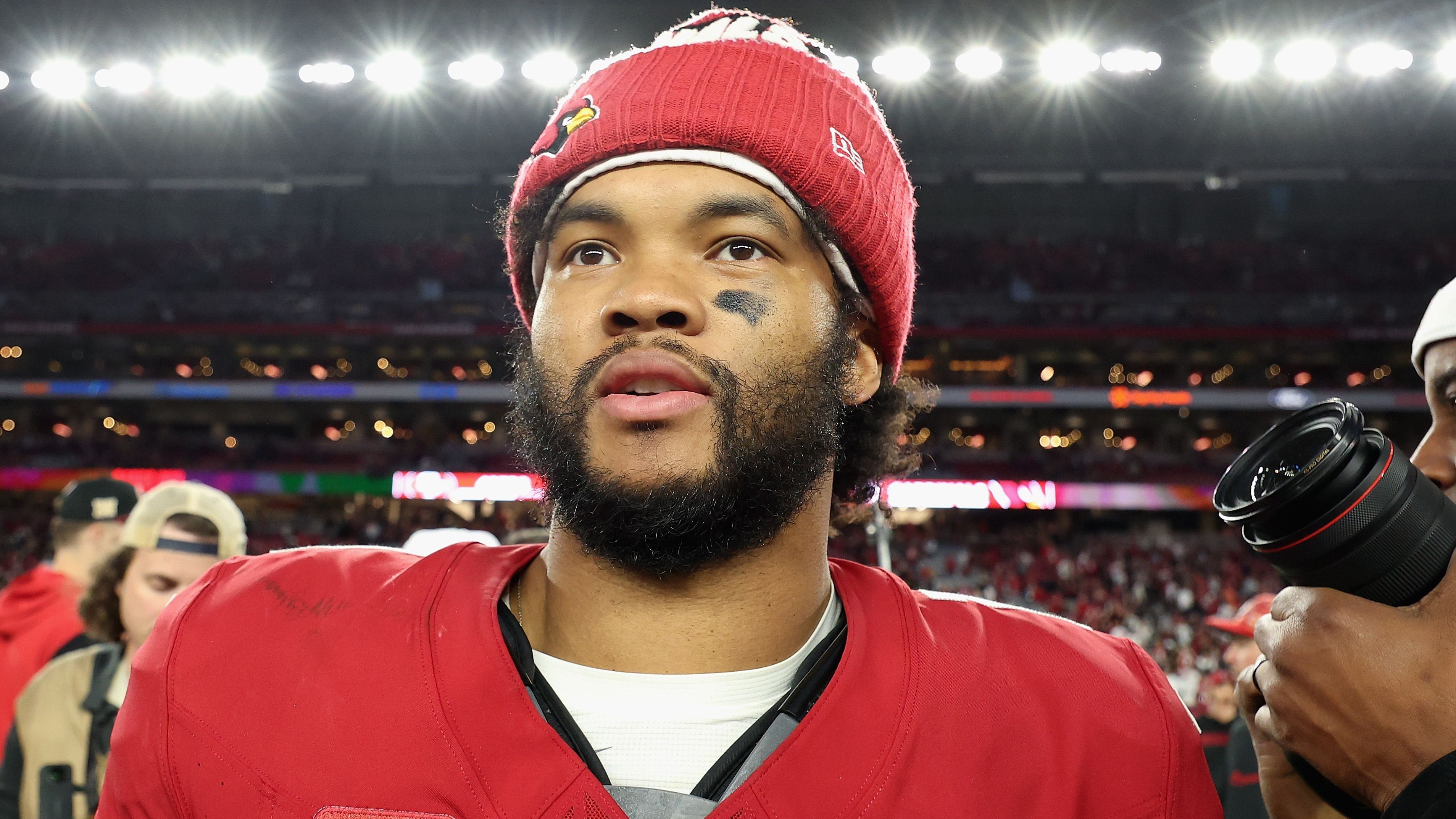 <strong>Arizona Cardinals</strong><br>• Starter: Jacoby Brissett<br>• Backup:&nbsp;Kyler Murray (im Bild)<br>• Practice Squad: Kedon Slovis