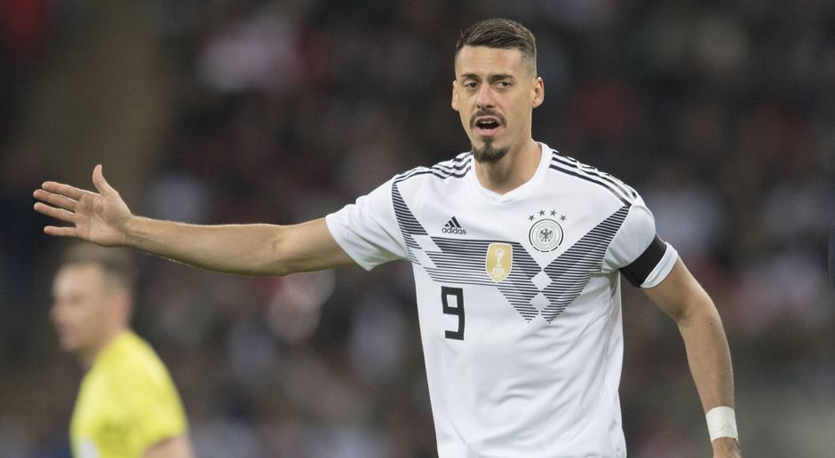 
                <strong>Sandro Wagner</strong><br>
                Löst Timo Werner ab und kassiert die einzige Gelbe Karte des Spiels. Ohne Note.
              