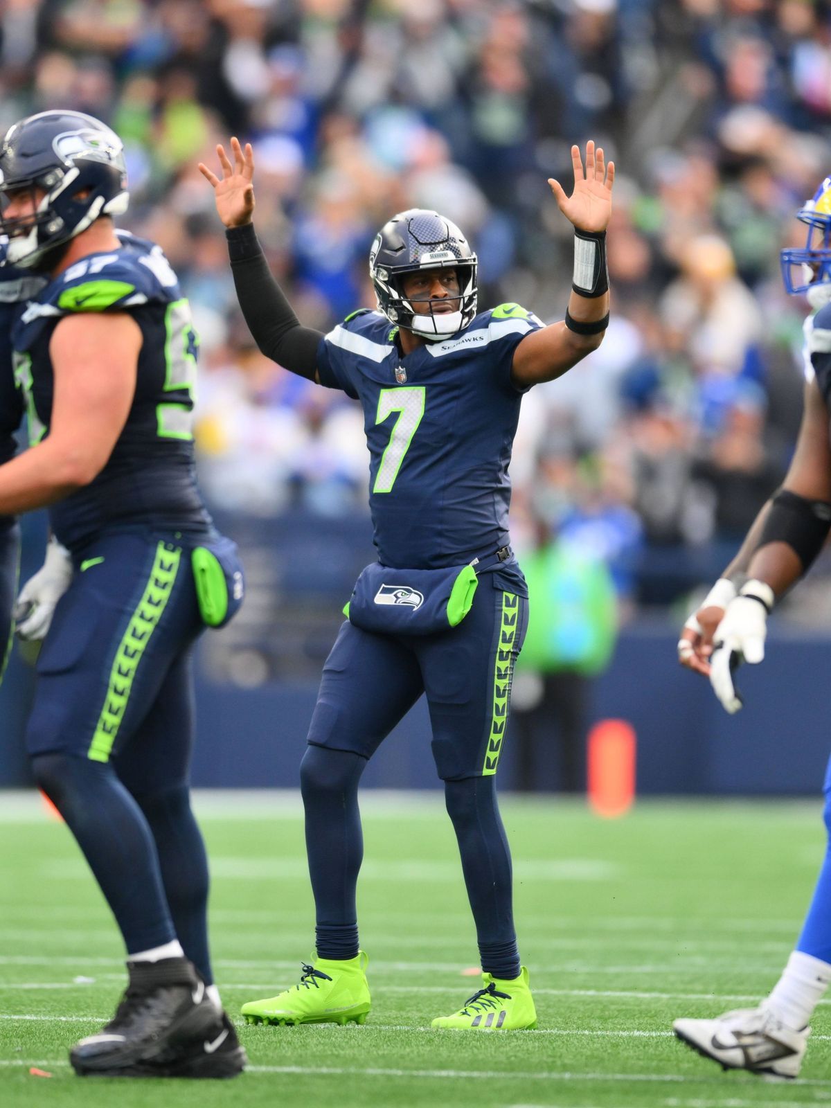 NFL, American Football Herren, USA Los Angeles Rams at Seattle Seahawks Nov 3, 2024; Seattle, Washington, USA; Seattle Seahawks quarterback Geno Smith (7) celebrates after throwing a touchdown pass...