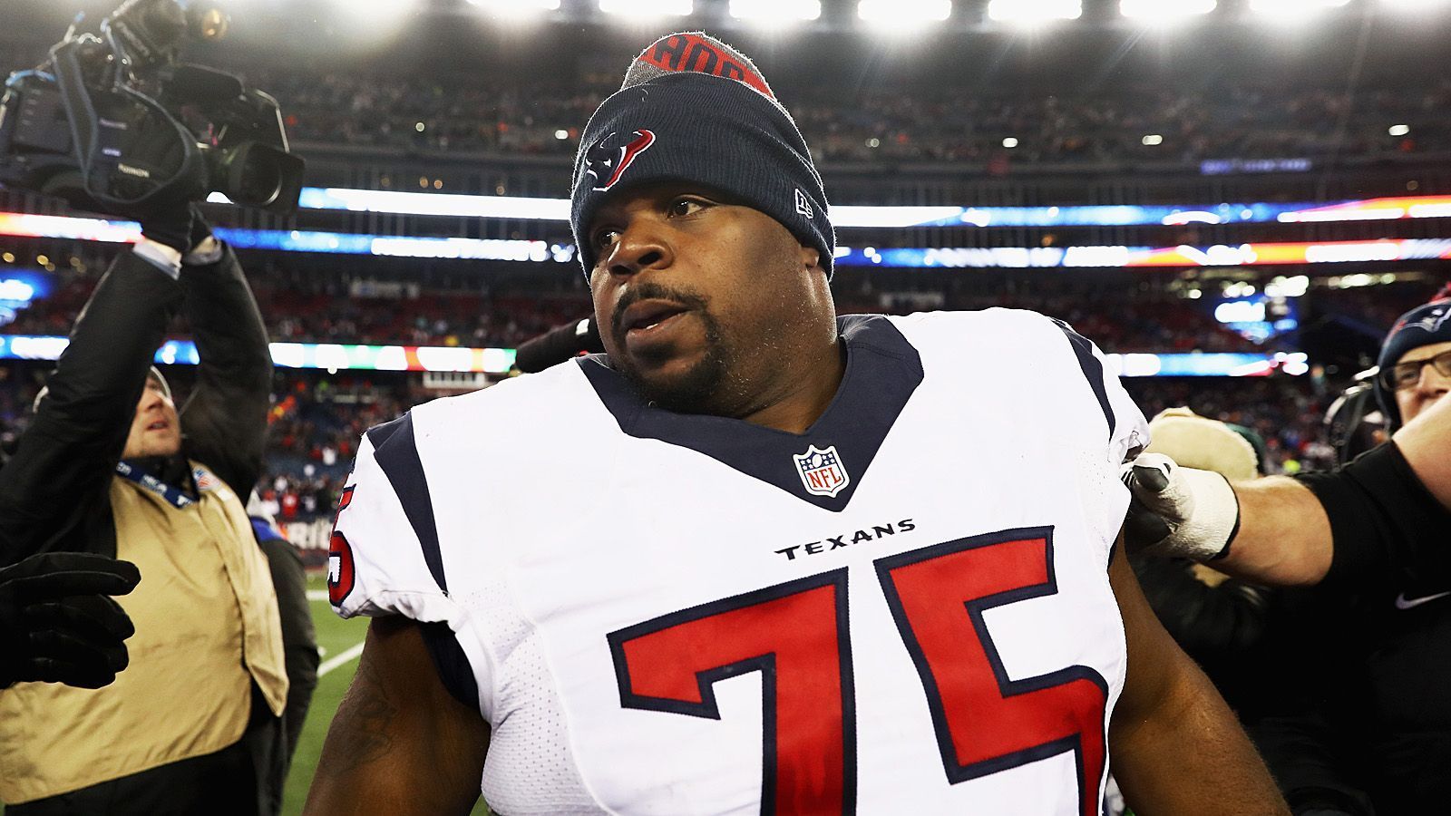 
                <strong>Vince Wilfork</strong><br>
                10. Platz - Vince Wilfork (24 Einsätze): Der Nose Tackle verbrachte den Großteil seiner Karriere bei den New England Patriots, mit denen er zwei Mal den Super Bowl gewann. Nach zehn Jahren bei dem Team aus Massachusetts ging Wilfork noch für zwei Jahre zu den Houston Texans. Dort beendete er seine Karriere 2016. 
              
