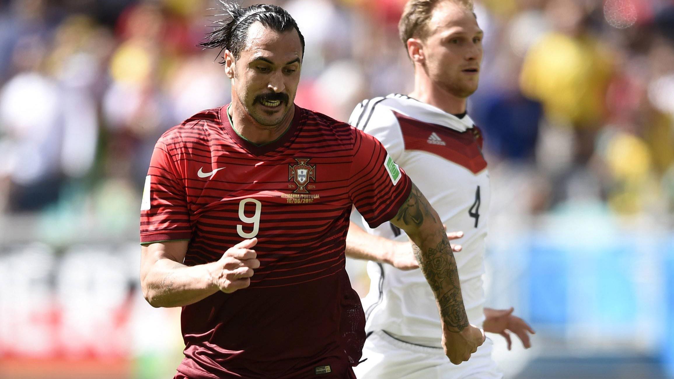 
                <strong>Hugo Almeida</strong><br>
                Für Portugal lief Angreifer Hugo Almeida bei der Weltmeisterschaft 2014 mit einem ordentlichen "Pornobalken" auf.
              