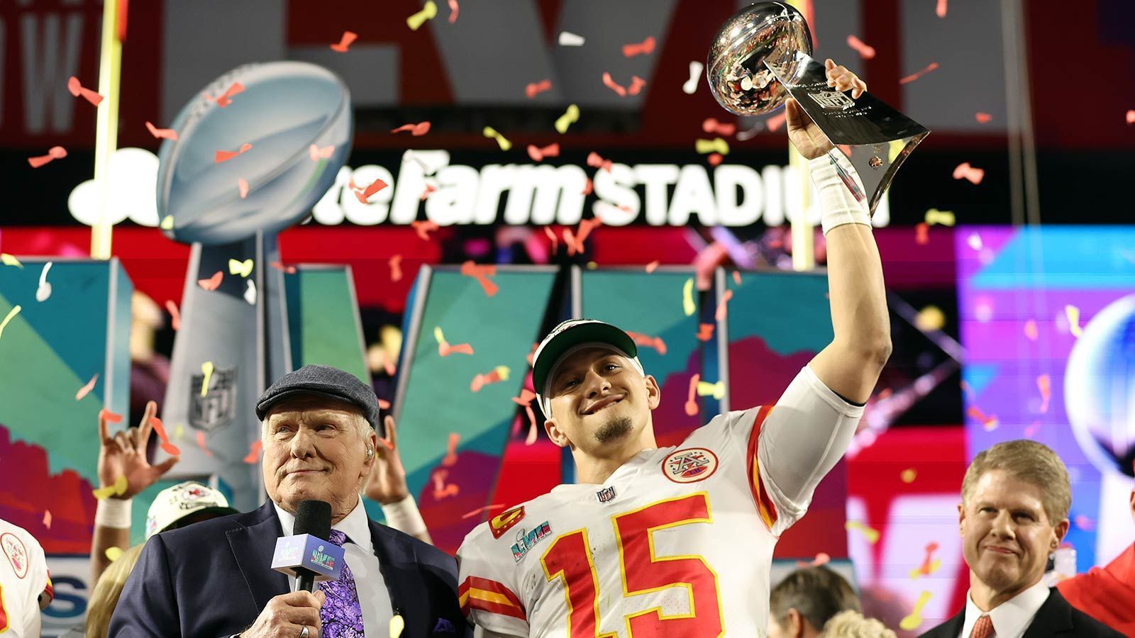 <strong>Platz 3: Super Bowl LVII - 73 Punkte</strong><br>
                • Datum: 12.02.2023<br>• Endstand: Kansas City Chiefs vs Philadelphia Eagles 38:35<br>Patrick Mahomes festigte seinen Status als neuer Superstar und gewann zum zweiten Mal in vier Jahren den Super Bowl samt der Auszeichnung als Super-Bowl-MVP. Als erster Saison-MVP seit 24 Jahren holte er auch die Vince Lombardi Trophy. Etwas, das selbst Tom Brady nicht geschafft hat.