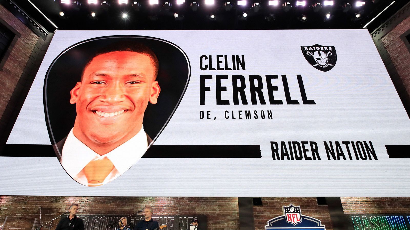 
                <strong>Draft Pick 4: Oakland Raiders</strong><br>
                Spieler: Clelin FerrellPosition: Defensive EndCollege: Clemson
              
